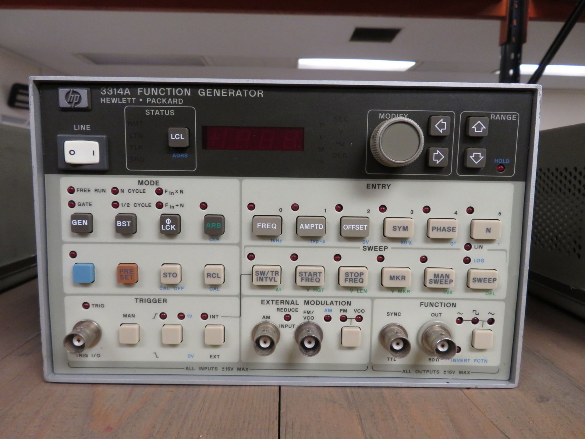 Hewlett Packard 3314A function generator - Image 2 of 3