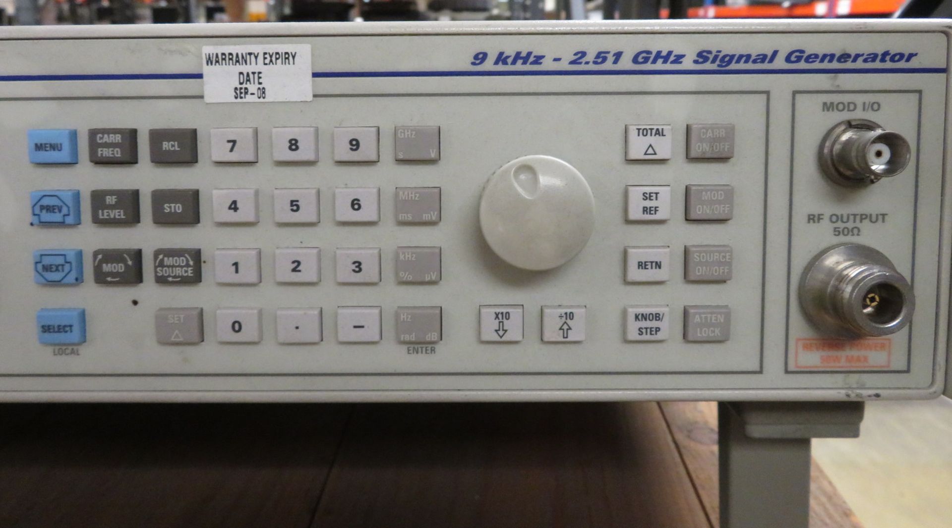 IFR 2025 signal generator 9kHz - 2.51GHz - Image 3 of 5