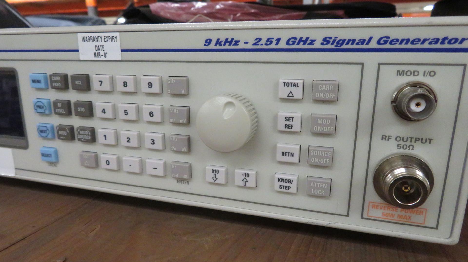 IFR 2025 signal generator 9kHz - 2.51GHz in case - Image 3 of 3