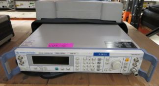 Rohde & Schwarz signal generator 10MHz - 20GHz in case