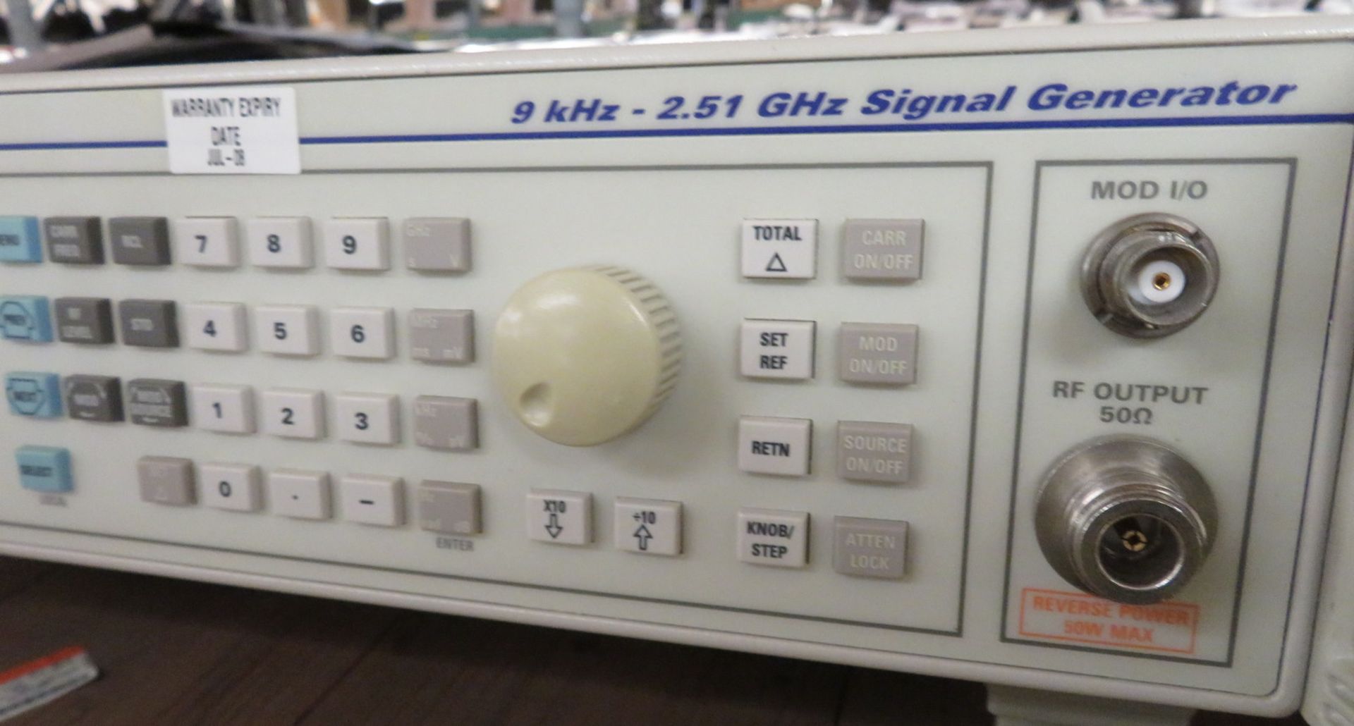 IFR 2025 signal generator 9kHz - 2.51GHz - Image 3 of 3