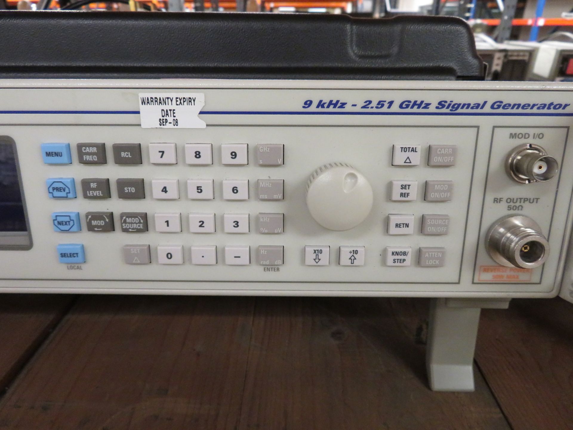 IFR 2025 signal generator 9kHz - 2.51GHz in case - Image 3 of 4