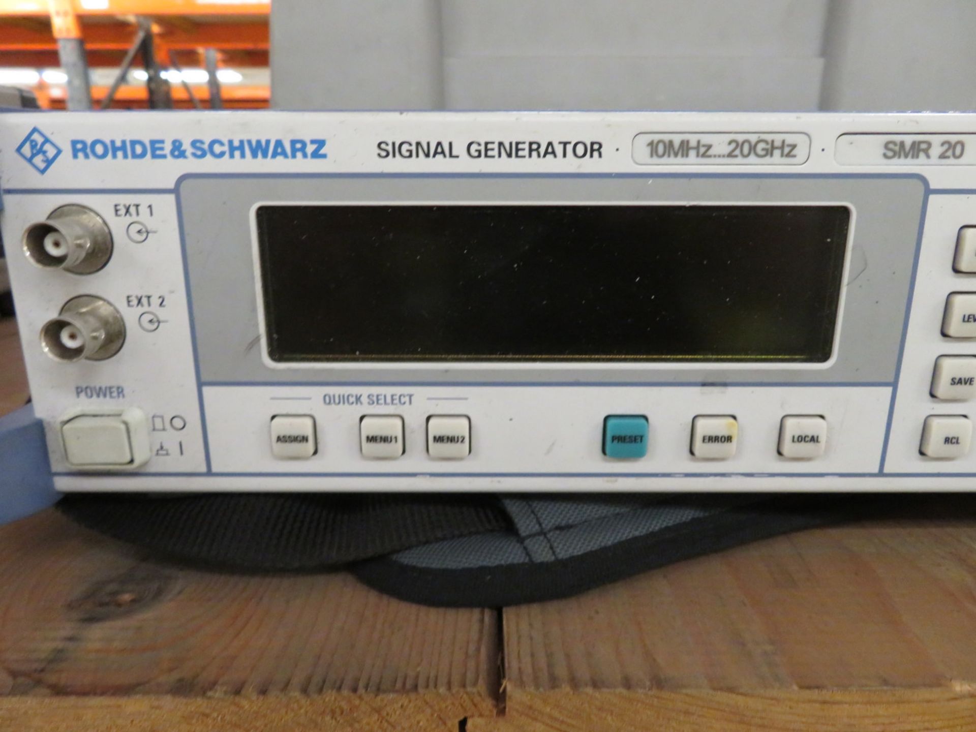 Rohde & Schwarz signal generator 10MHz - 20GHz in case - Image 2 of 6