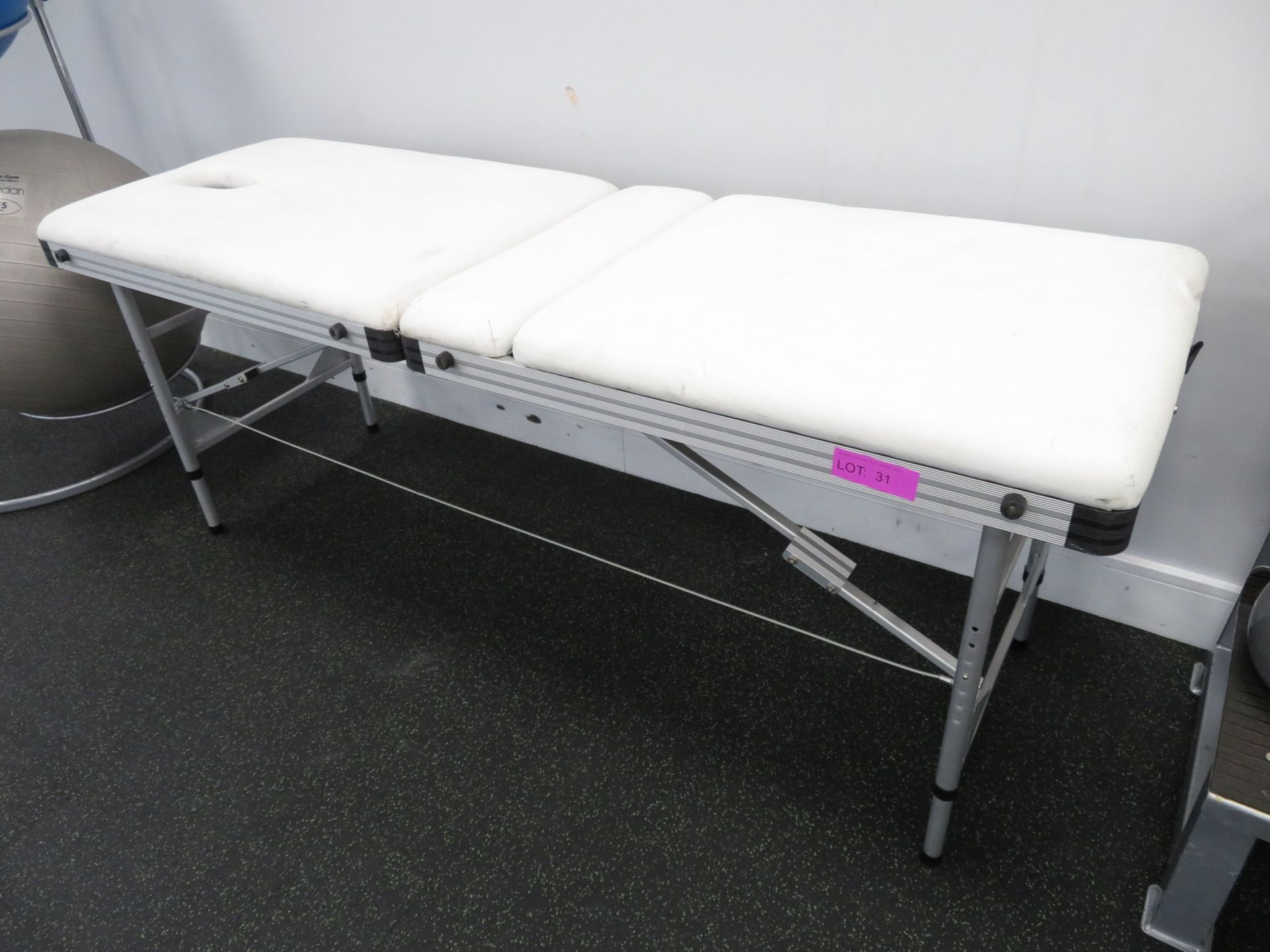 Natural Relaxation Folding Massage Table. Dimensions: 182x60cm Height Adjustable. (LxD) - Image 2 of 6