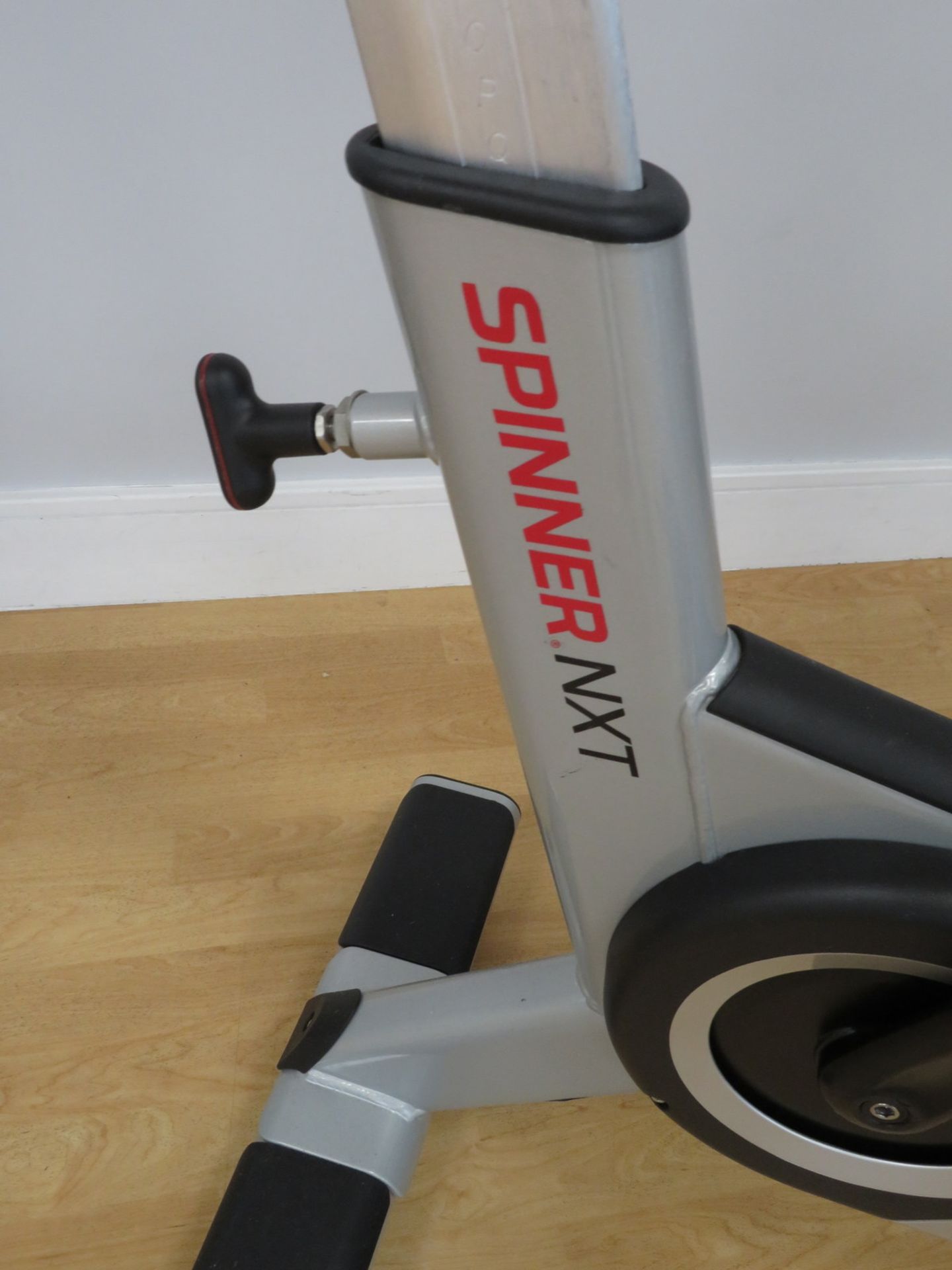 Star Trac Model: NXT Spinner Spin Bike. Adjustable Seat & Handle Bars. Dimensions: 120x53x - Image 6 of 10