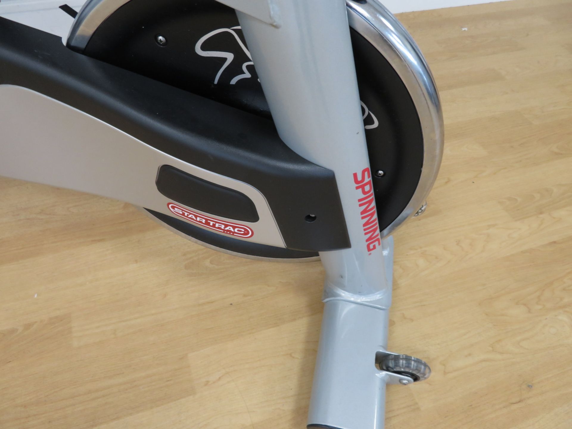 Star Trac Model: NXT Spinner Spin Bike. Adjustable Seat & Handle Bars. Dimensions: 120x53x - Image 4 of 10