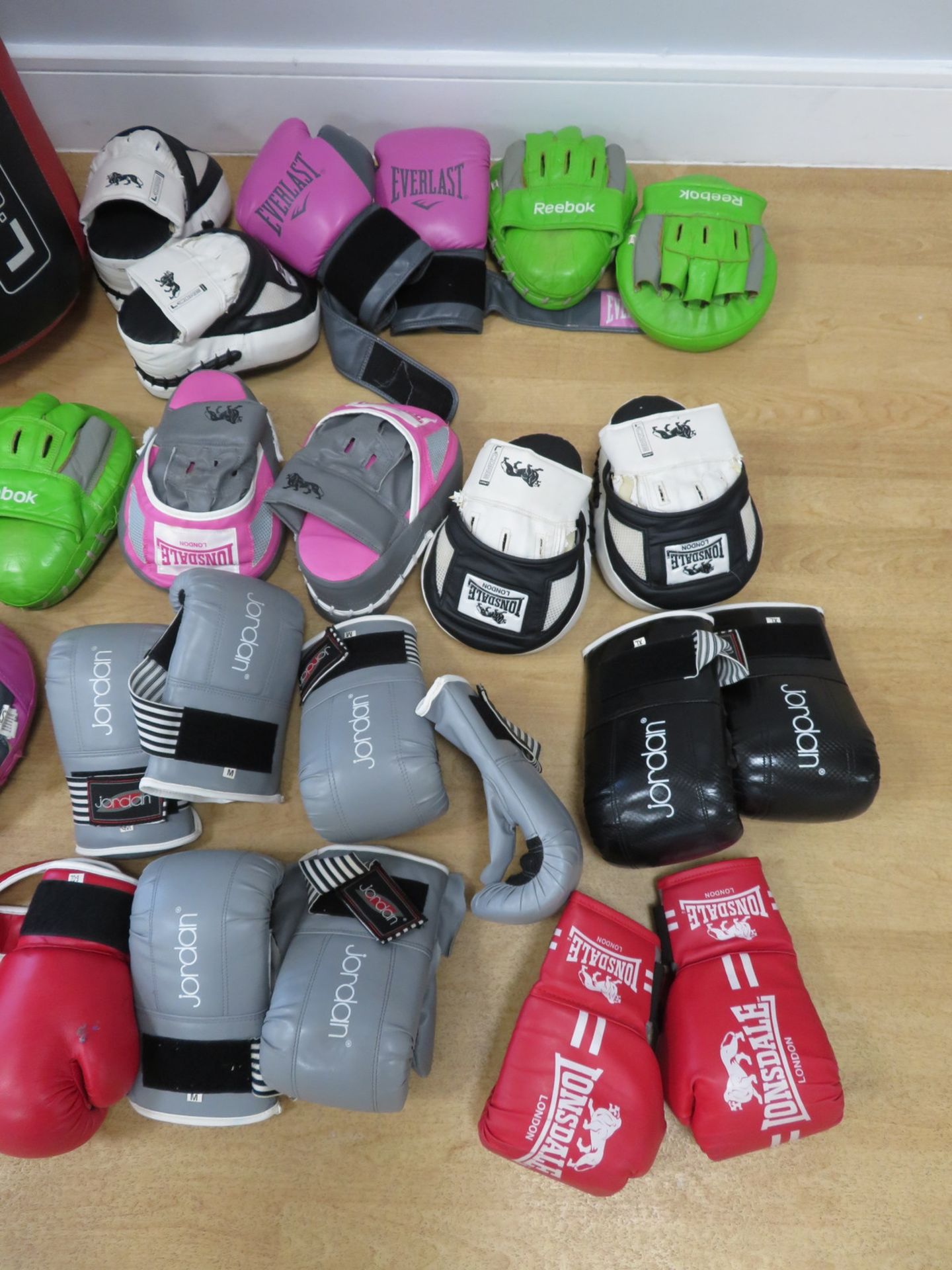 Various Boxing Equipment. Perfect For Boxercise Classes. See Description For Contents. - Image 2 of 6