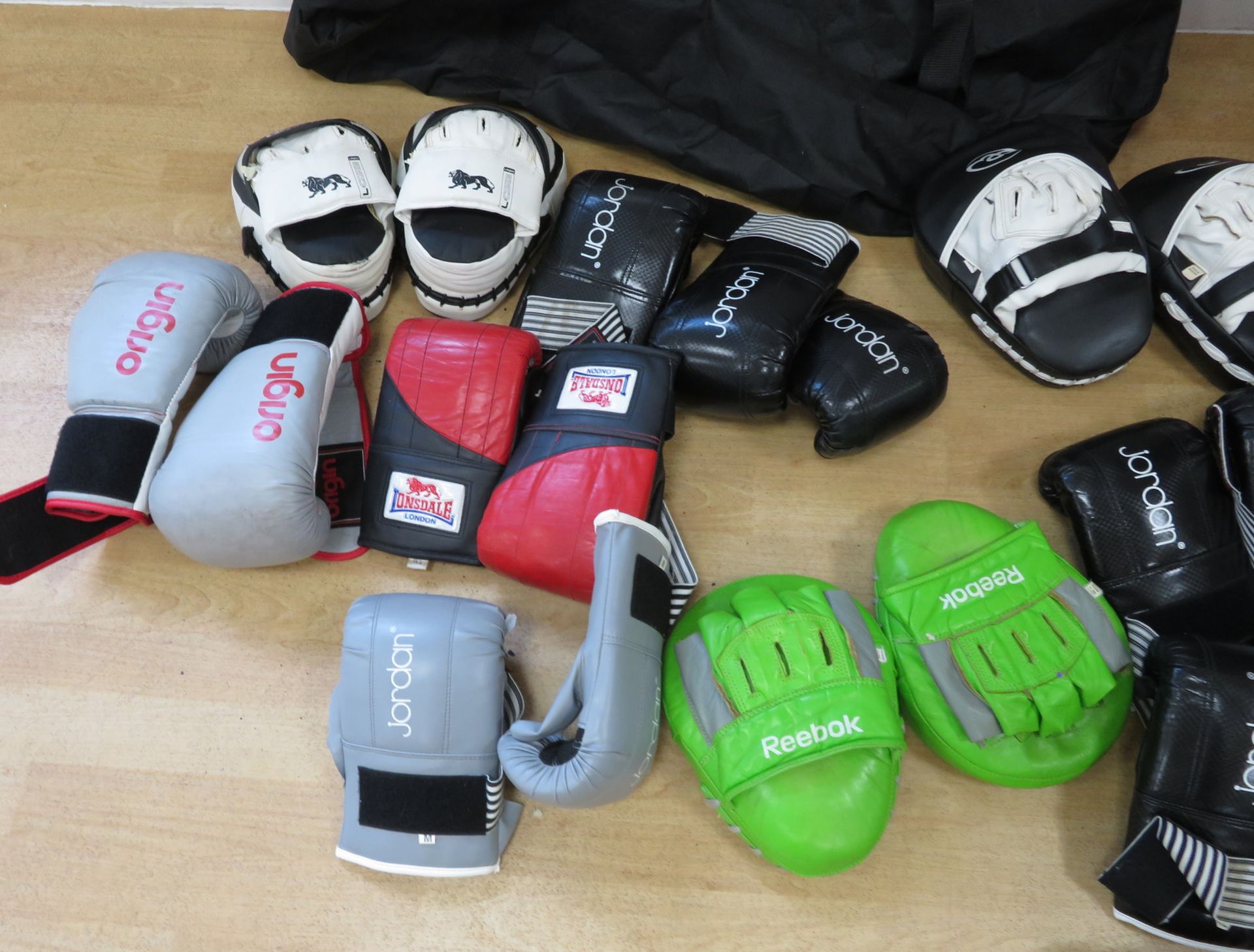 Various Boxing Equipment. Perfect For Boxercise Classes. See Description For Contents. - Image 6 of 6