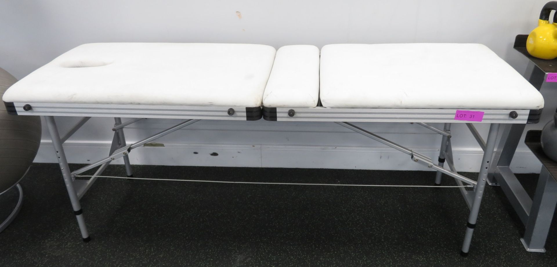 Natural Relaxation Folding Massage Table. Dimensions: 182x60cm Height Adjustable. (LxD)