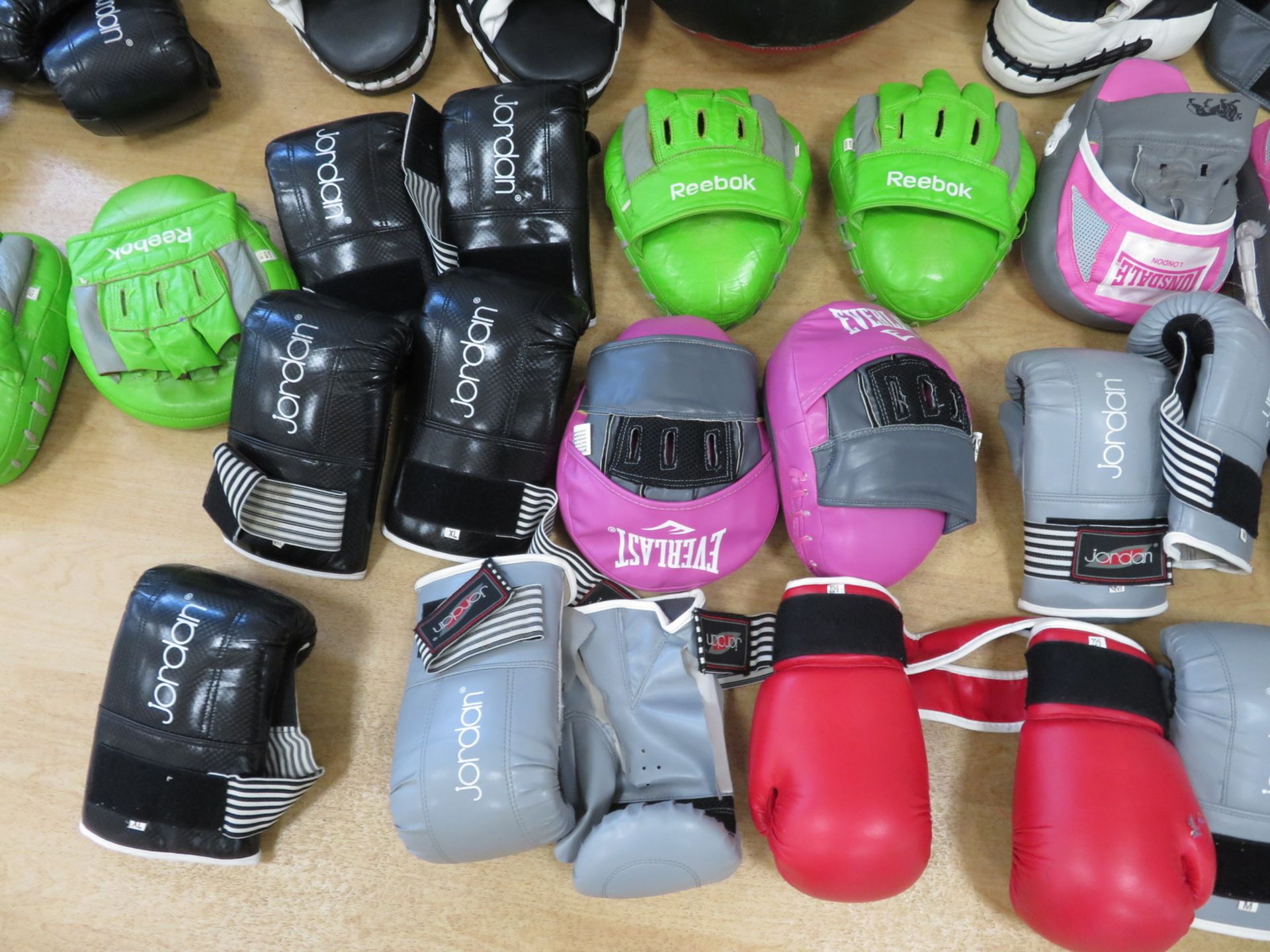 Various Boxing Equipment. Perfect For Boxercise Classes. See Description For Contents. - Image 5 of 6