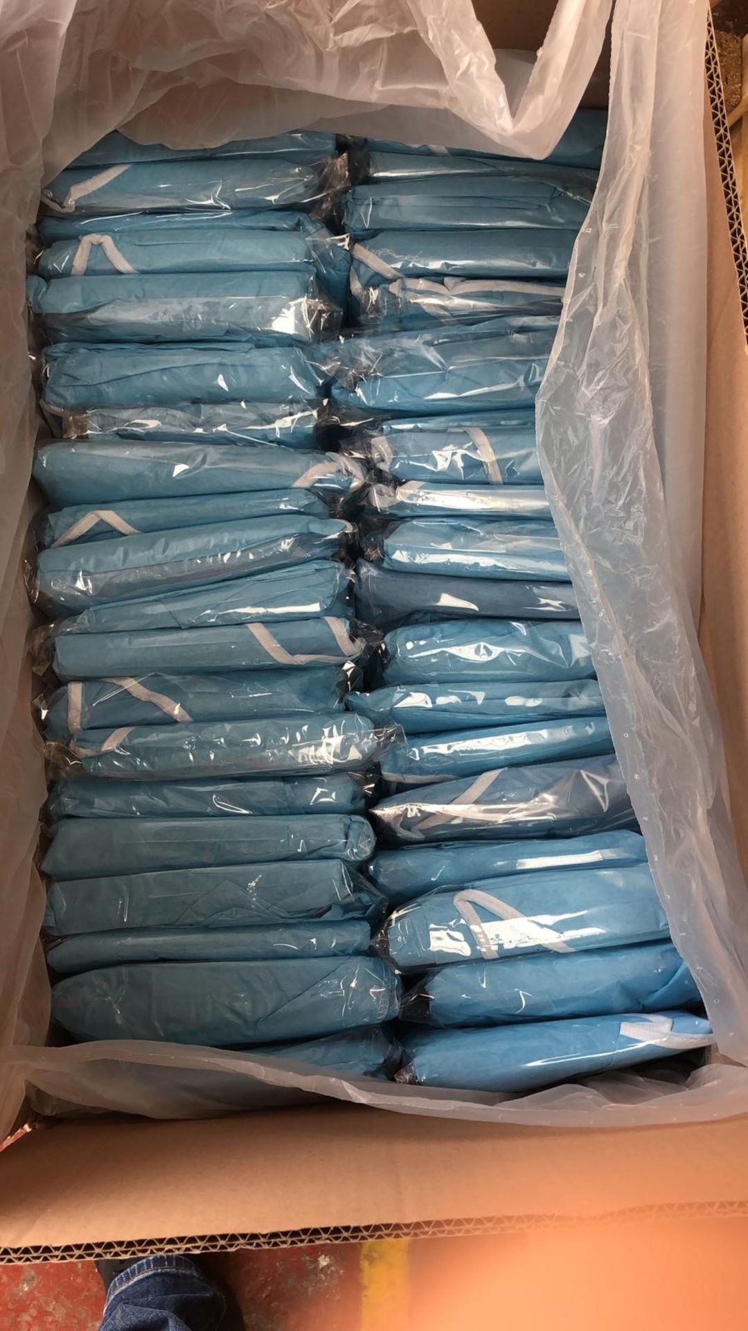 1200x Submed Non sterile 56g surgical gowns. 80 per box, 15 boxes per pallet. Documentati - Image 4 of 9