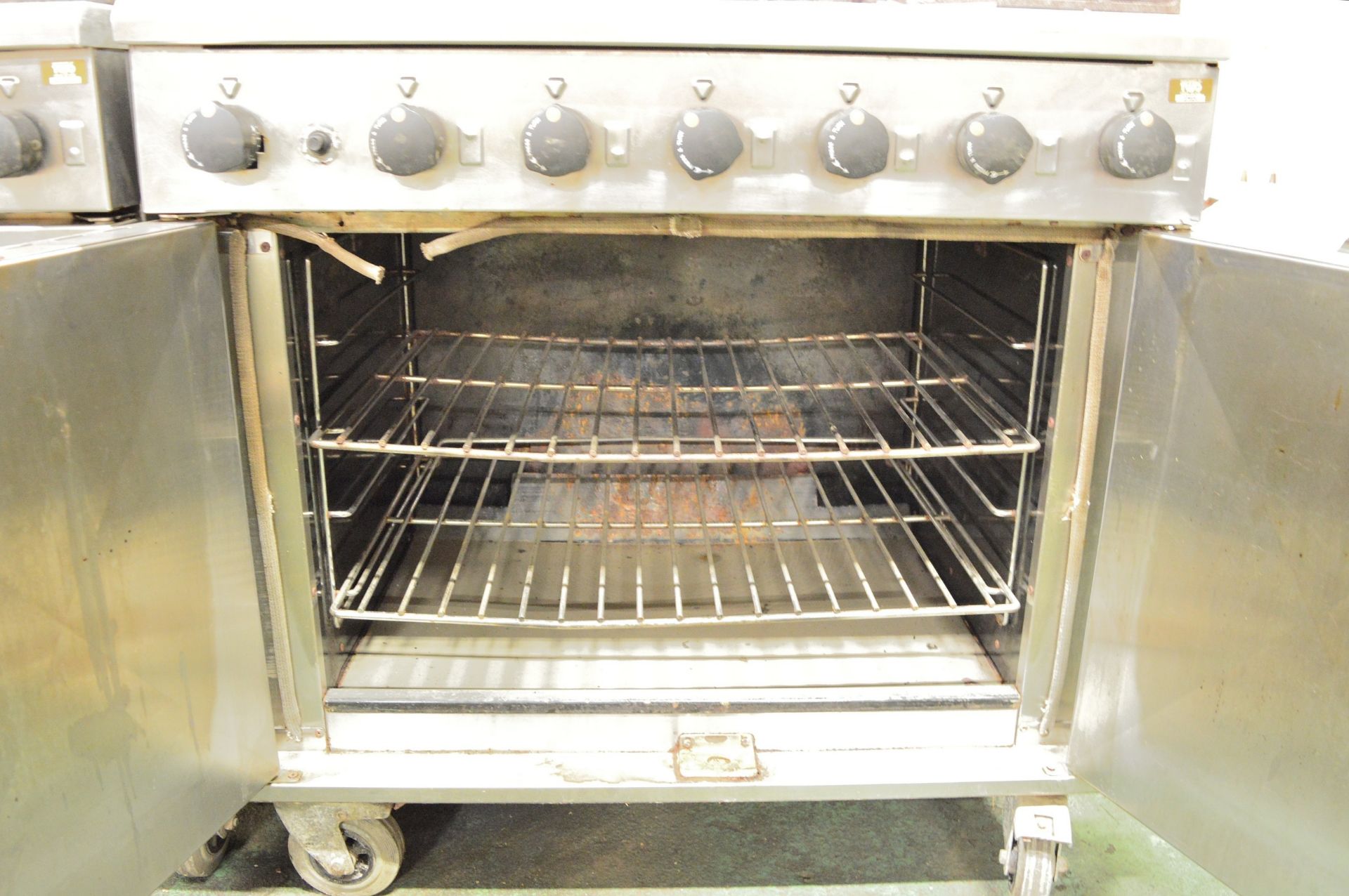 Lincat LMR9 6 burner gas range - Image 2 of 3