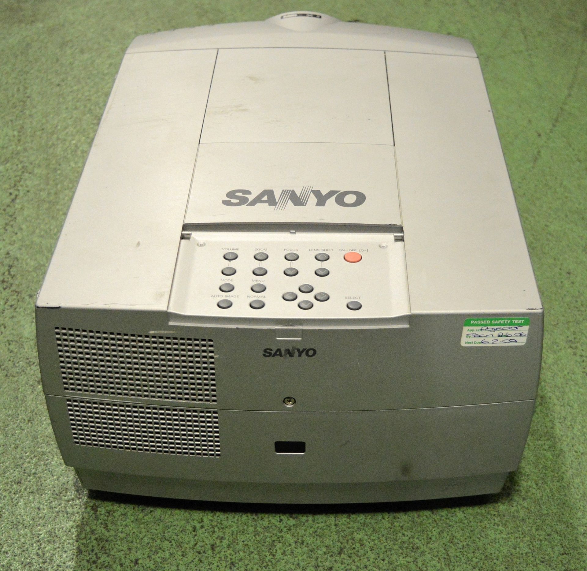 Sanyo PLC-9005E projector with carry case - Bild 4 aus 5