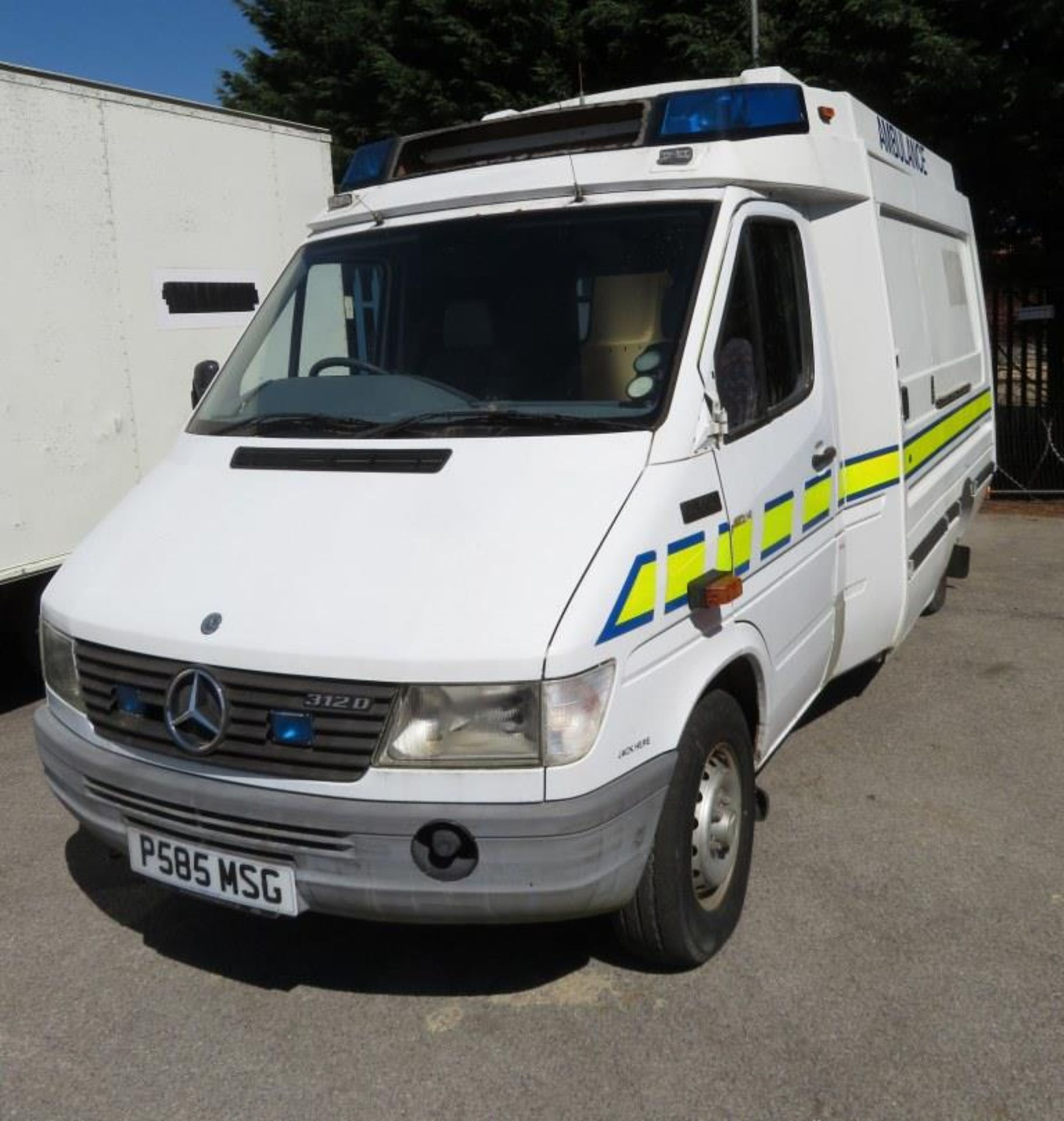 Mercedes Benz 312D Ambulance - first reg 08/07/1997 - Sprinter 312 D MWB - 2874CC - 3500kg - Image 5 of 53