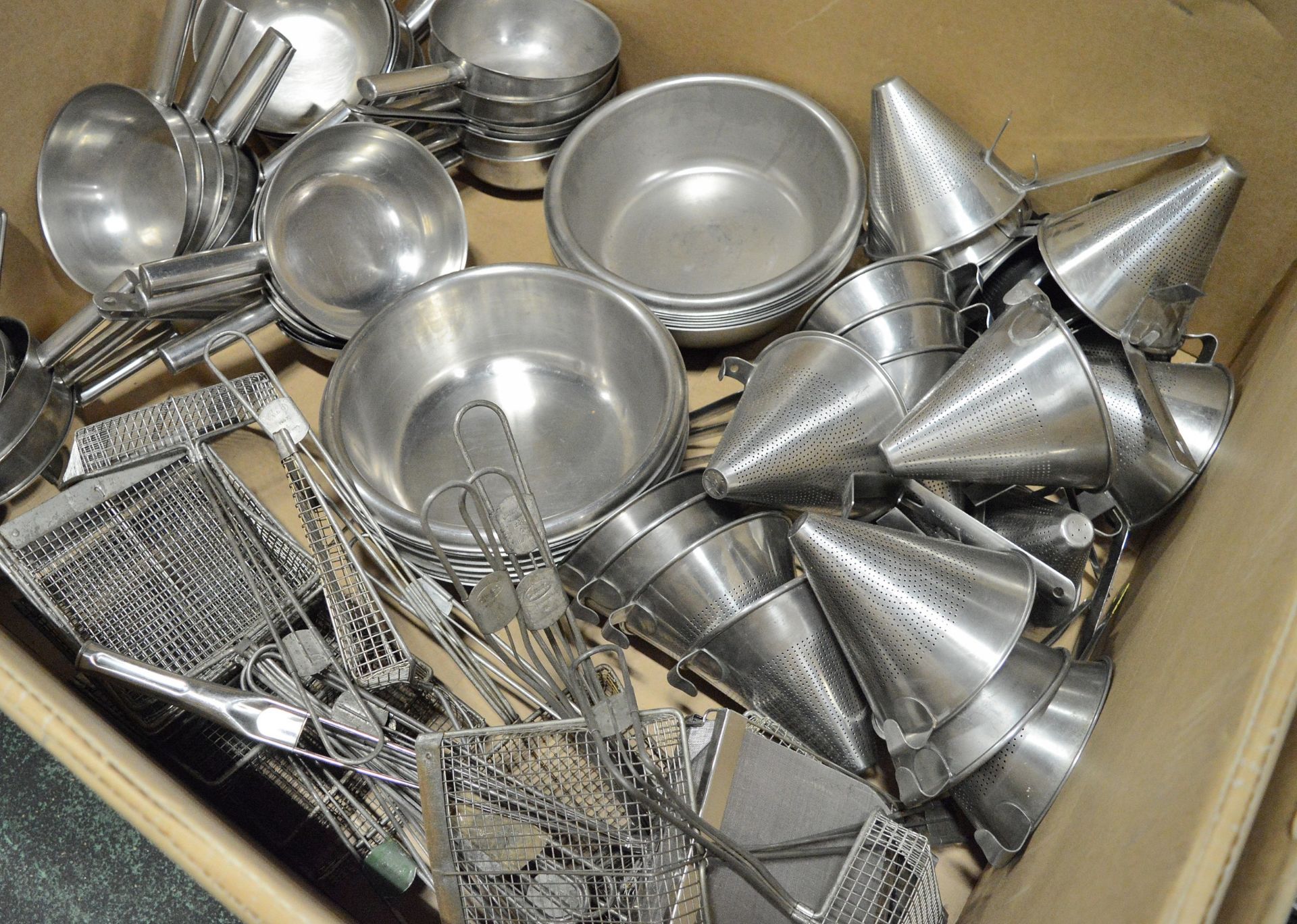 Various Catering - Stainless Basin, Mixing Bowl, Stainless Sieves, chip scoops - Image 2 of 3