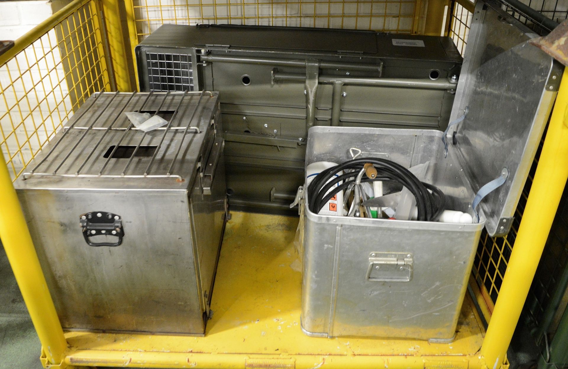 Field Kitchen set - cooker, oven, utensil set in carry box, norweigen food boxes, accessor - Image 2 of 3