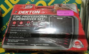 Dekton 13 piece Professional screwdriver set