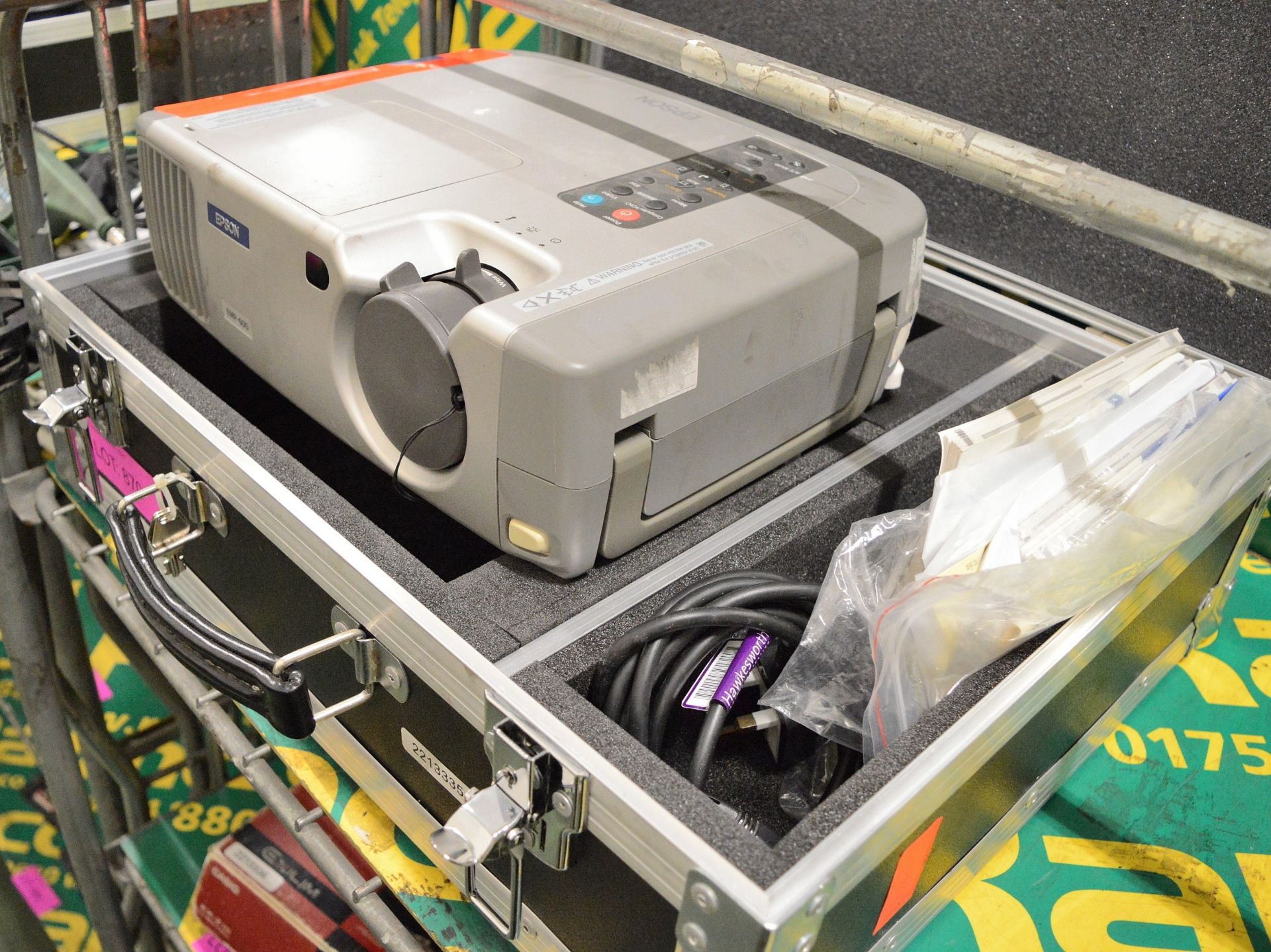 Epson EMP-600 Projector in a Case - Image 2 of 3