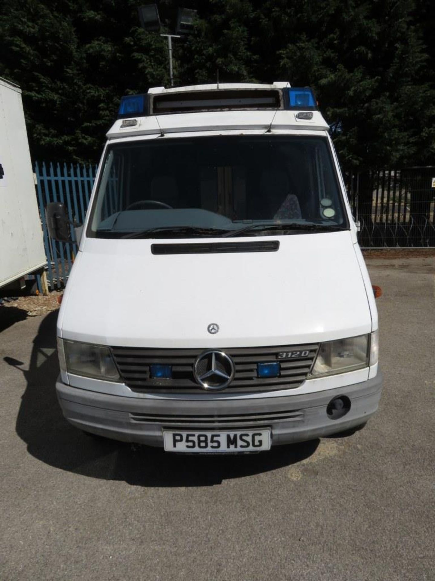 Mercedes Benz 312D Ambulance - first reg 08/07/1997 - Sprinter 312 D MWB - 2874CC - 3500kg - Image 6 of 53