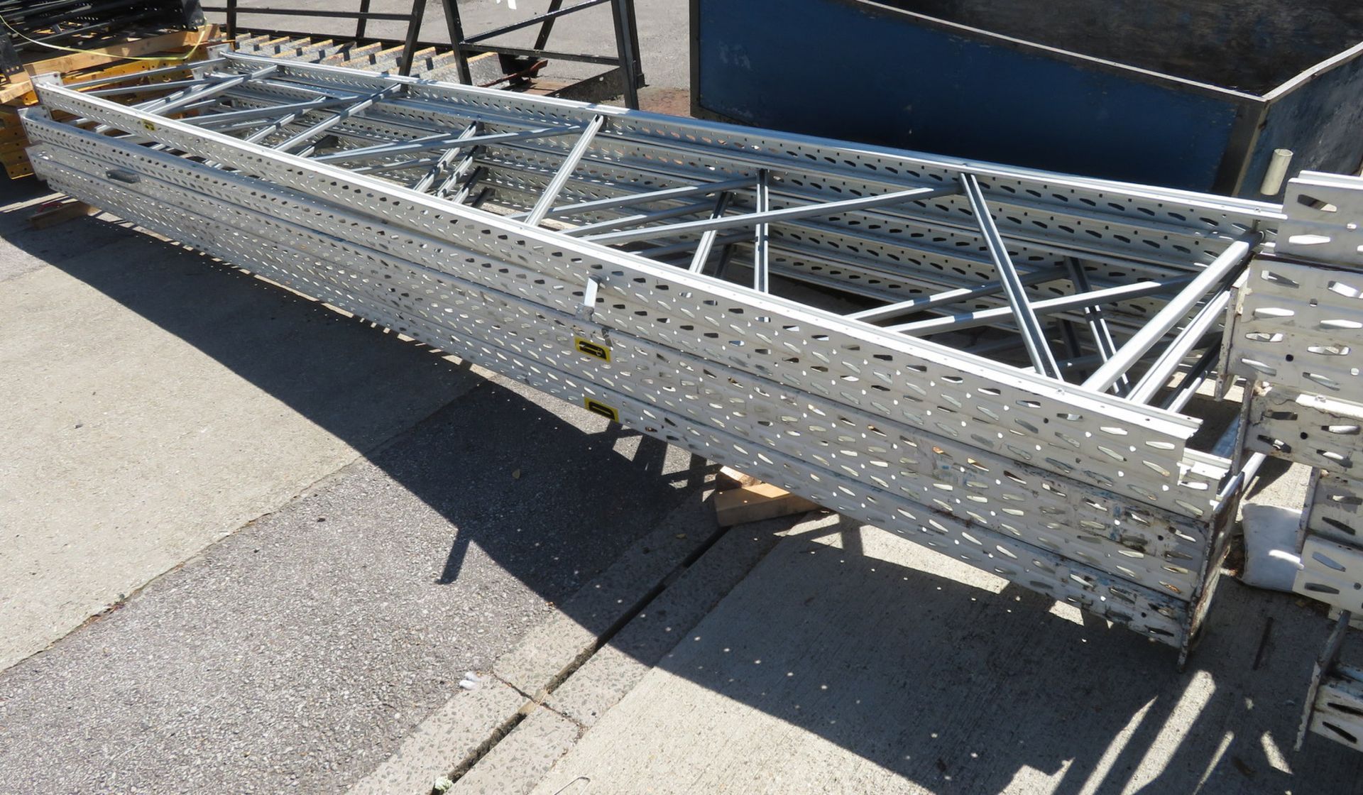 Racking assembly - 19x Uprights - 5700mm high x 1050mm wide, 140x Beams - 3300mm long - Image 7 of 7