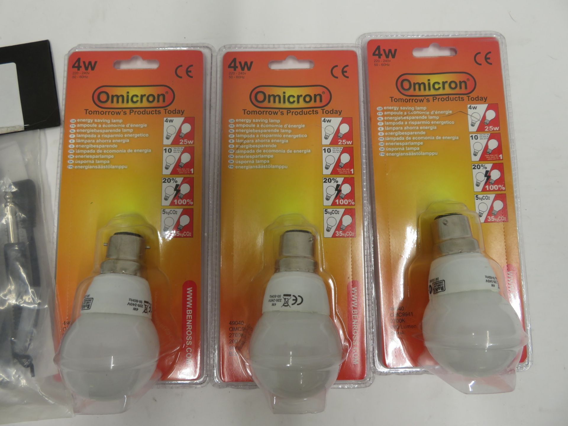 Bowmans 4m straight sync lead & 3x Omicron 49040 4 watt bayonette bulbs - Image 2 of 4