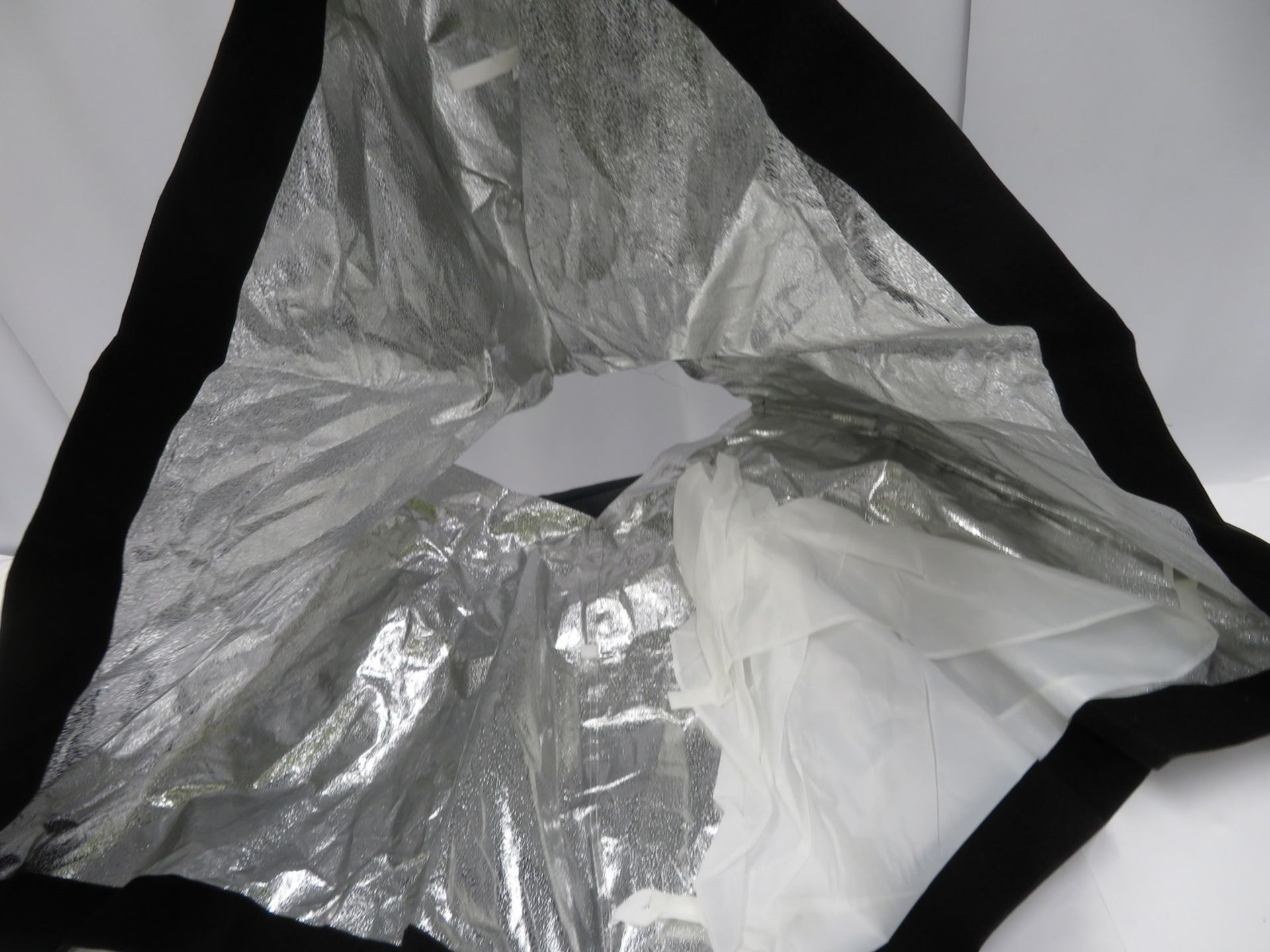 Bowens 1m x 1m softbox attachment for studio light in Elinchrom carry bag - Image 5 of 5