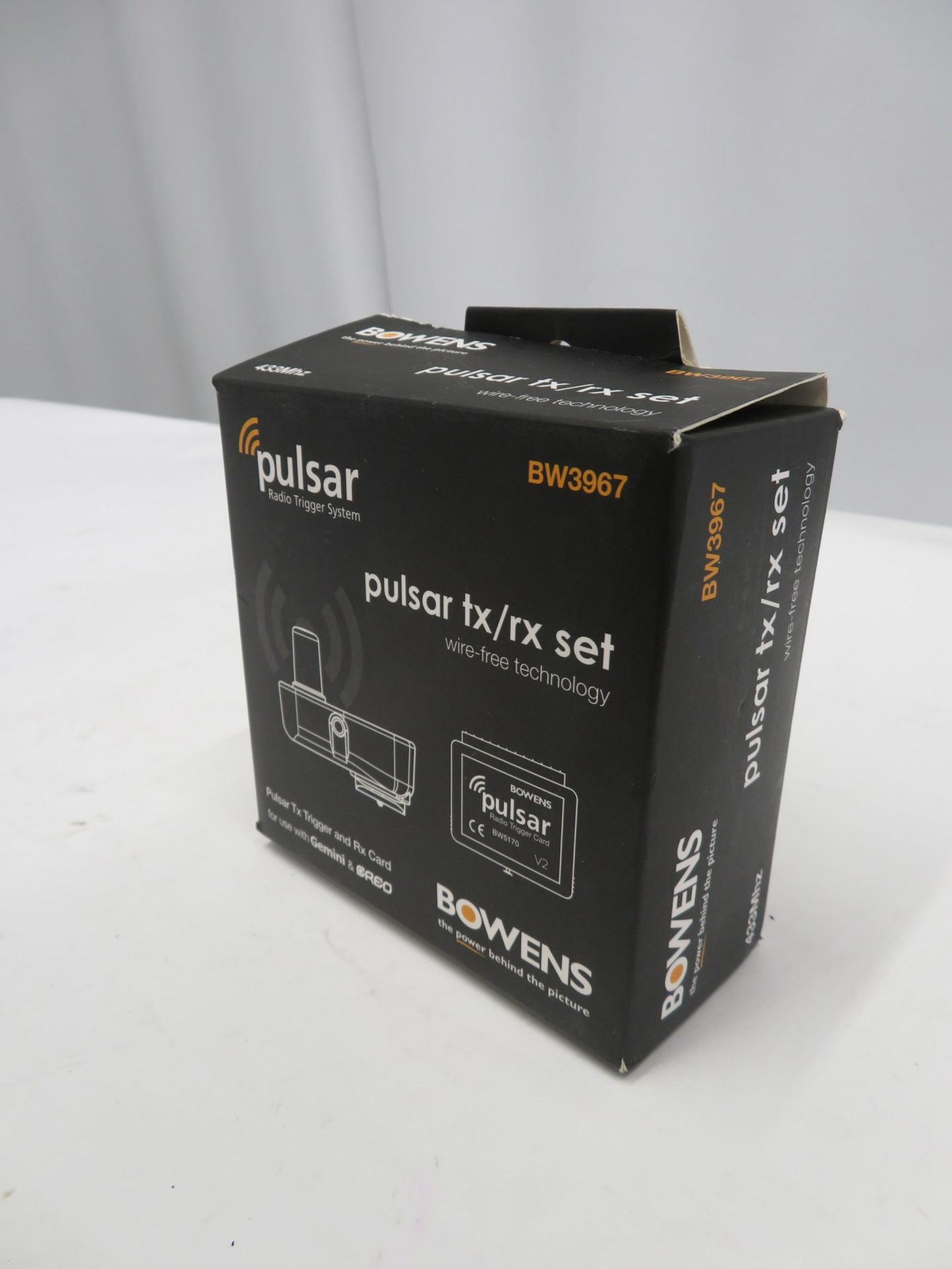 Bowens BW3967 Pulsar tx/rx radio trigger set in box - Image 2 of 5