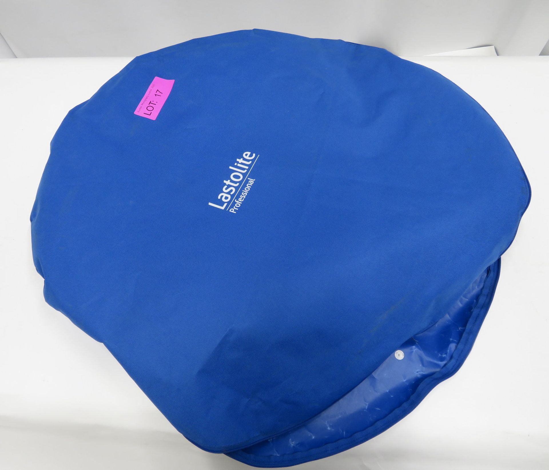 Lastolite pop up reversible background, grey / blue, 1.8m x 1.5m in carry bag - Image 3 of 3