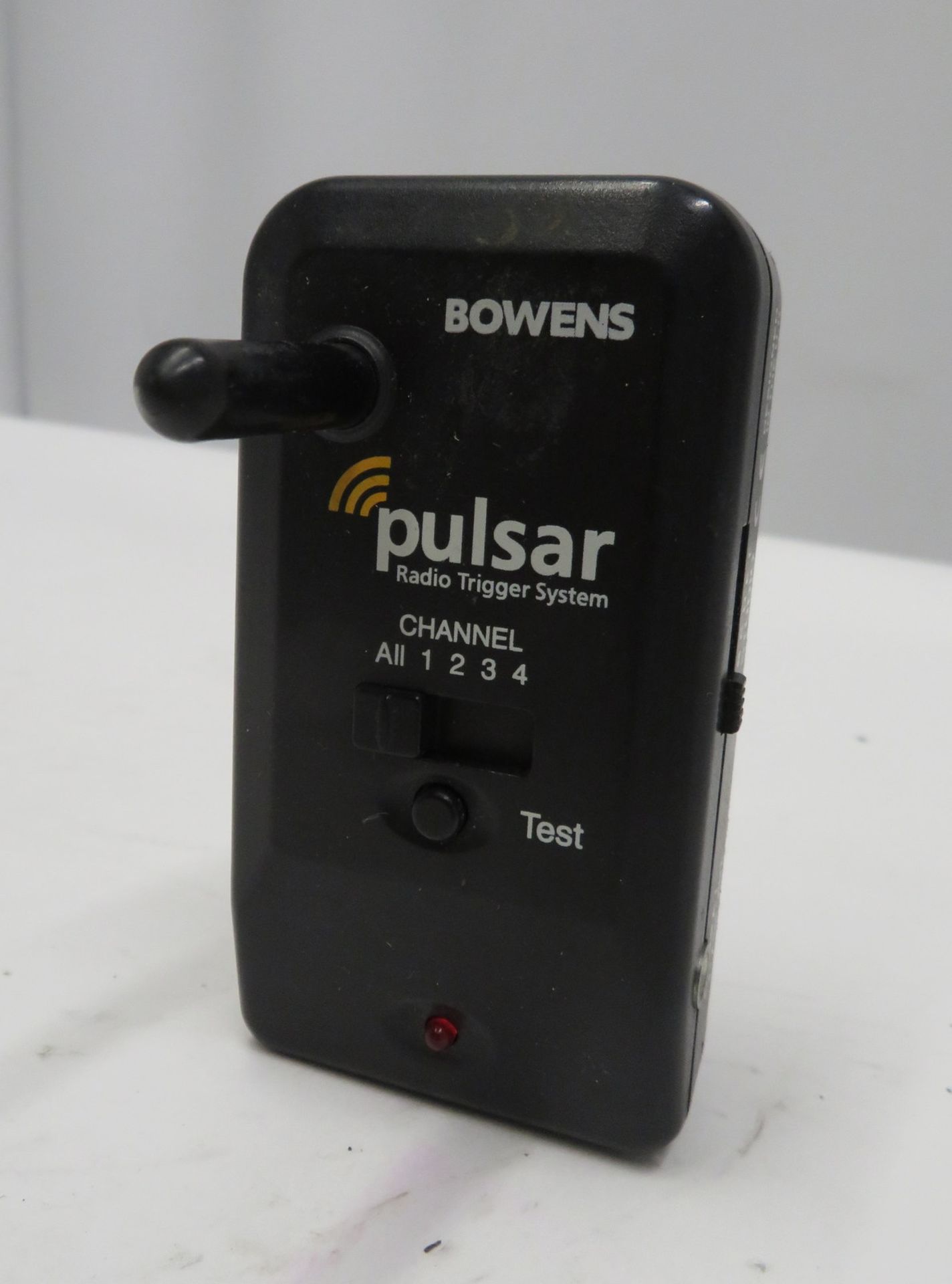 Bowens Pulsar radio trigger system, no battery cover - Image 2 of 3