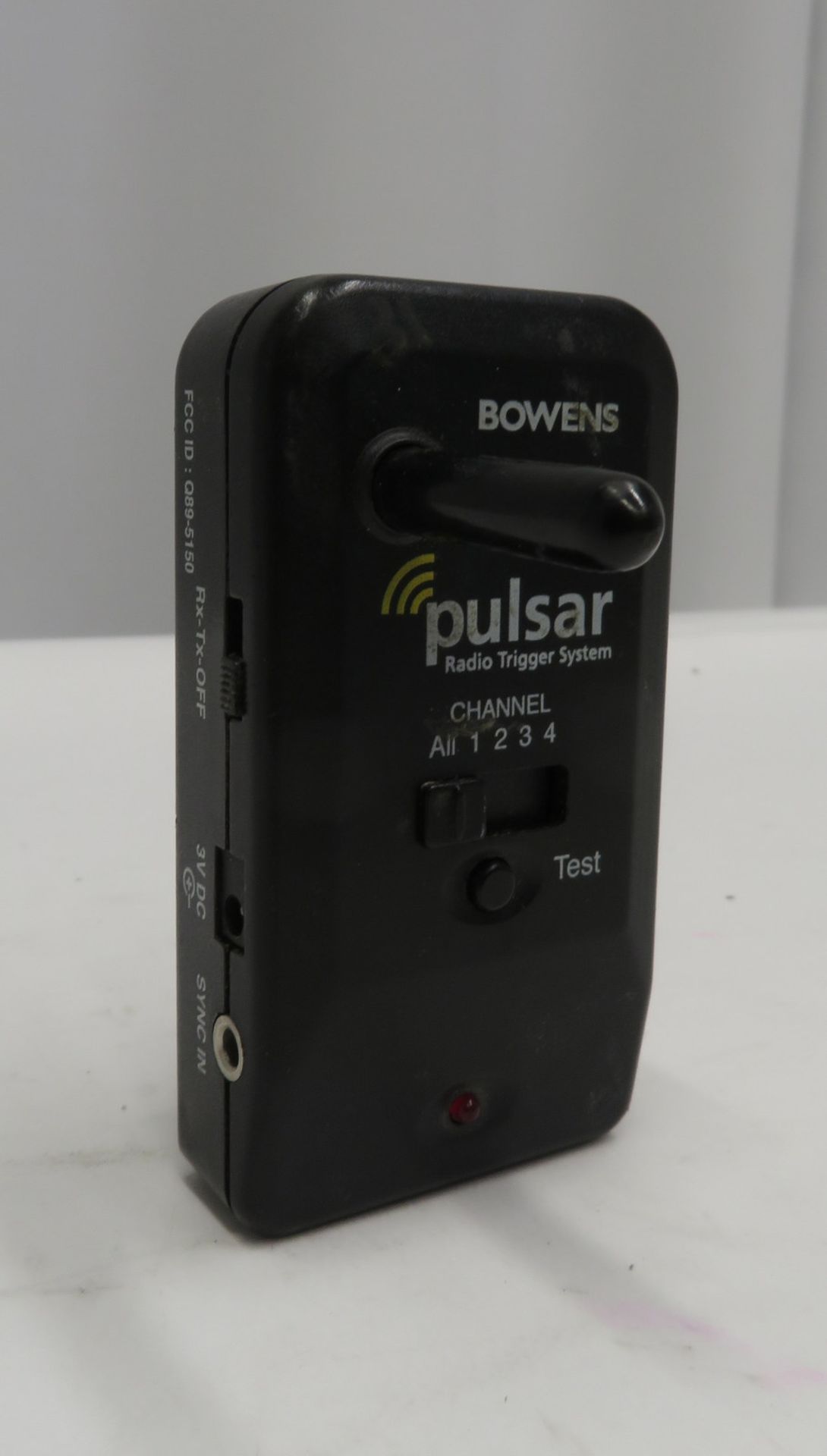 Bowens Pulsar radio trigger system, no battery cover