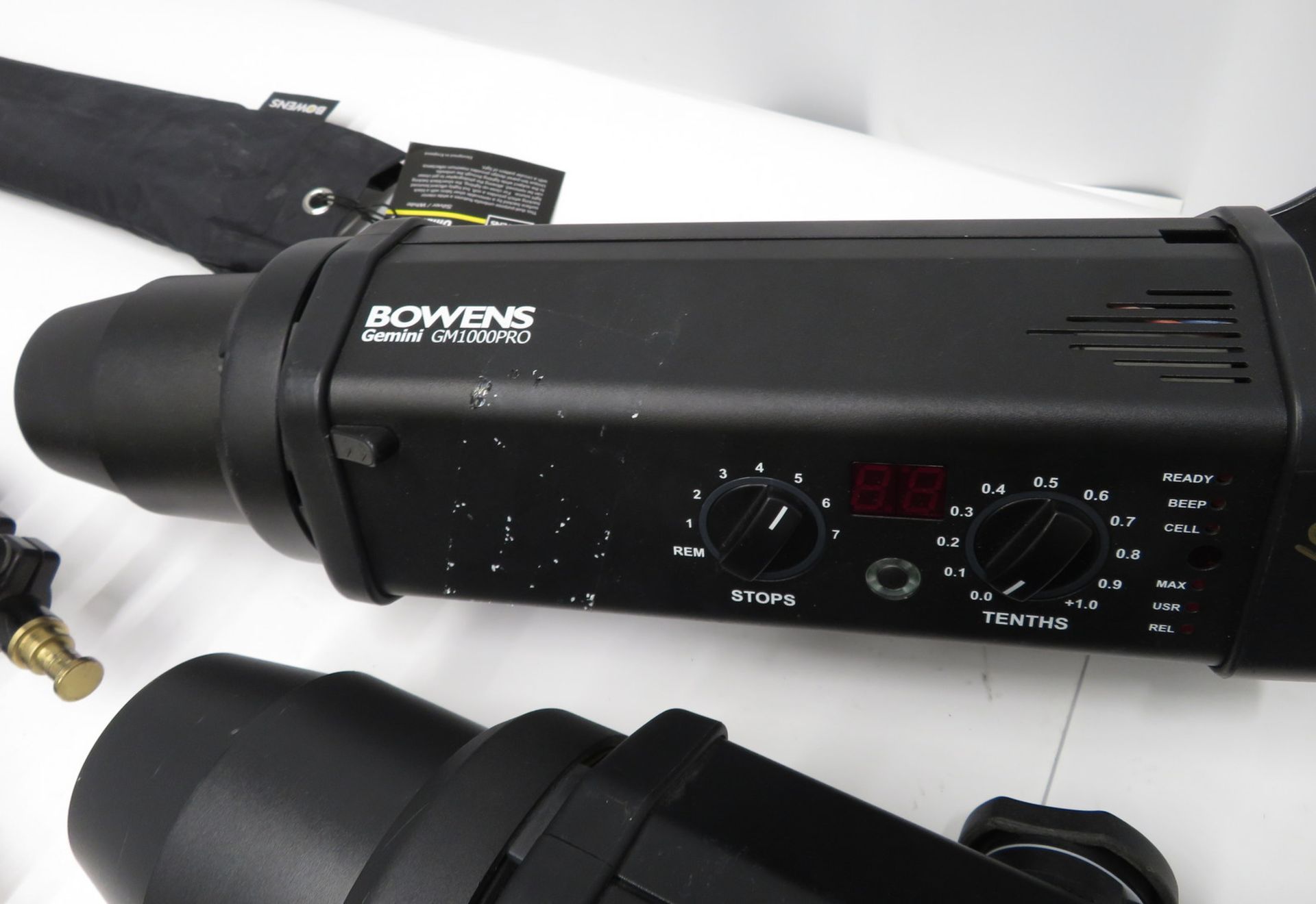 Bowens Studio Lighting Kit - 2x Gemini GM1000PRO Heads & accessories - Image 8 of 14