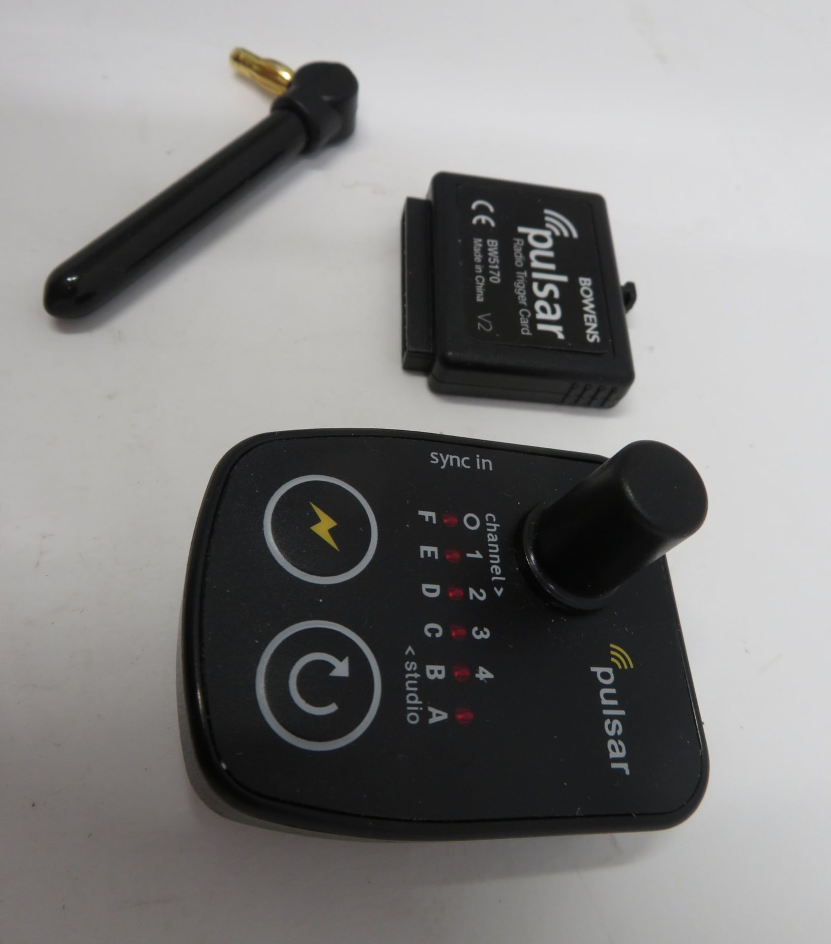 Bowens BW3967 Pulsar tx/rx radio trigger set in box - Image 4 of 5