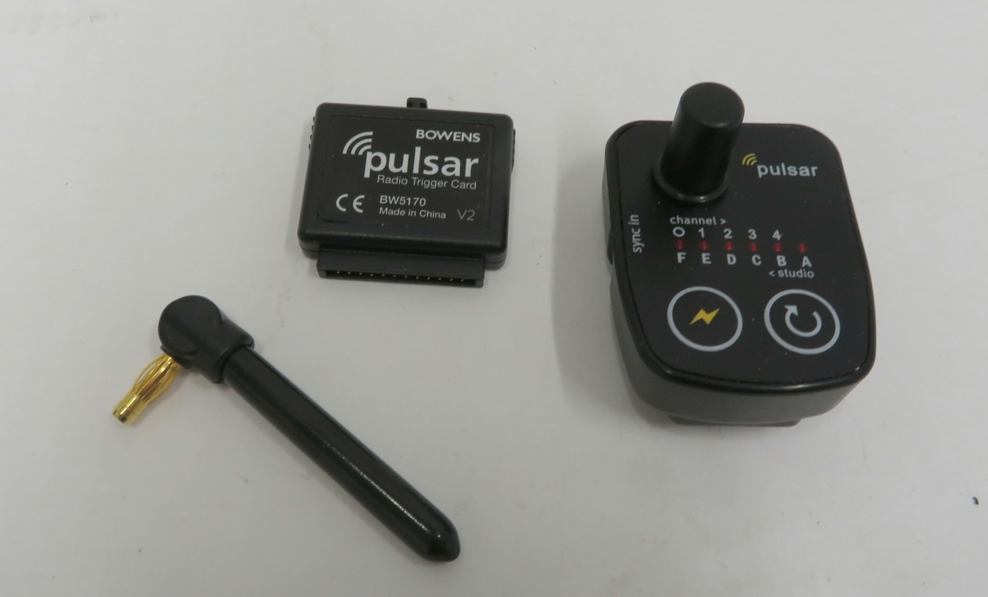 Bowens BW3967 Pulsar tx/rx radio trigger set in box - Image 3 of 5