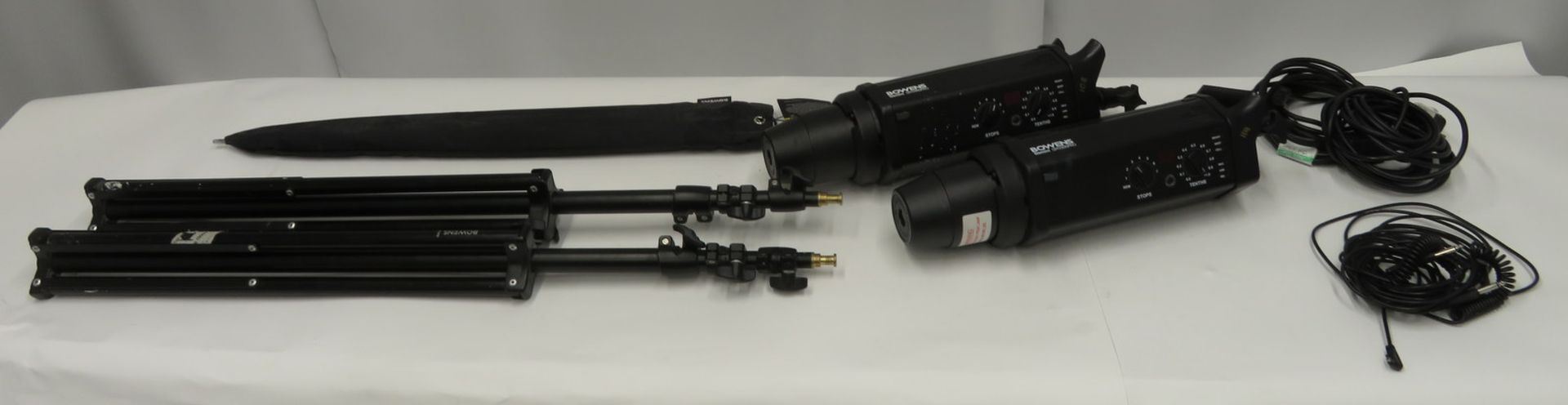 Bowens Studio Lighting Kit - 2x Gemini GM1000PRO Heads & accessories - Image 3 of 14