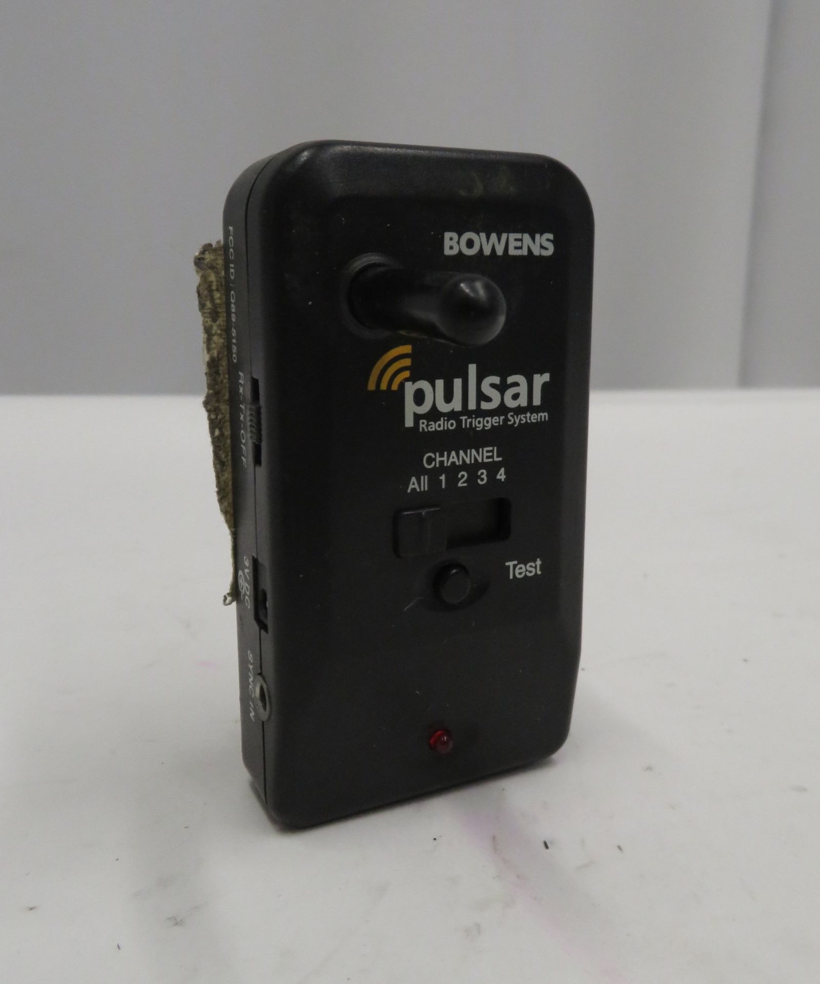 Bowens Pulsar radio trigger system, no battery cover