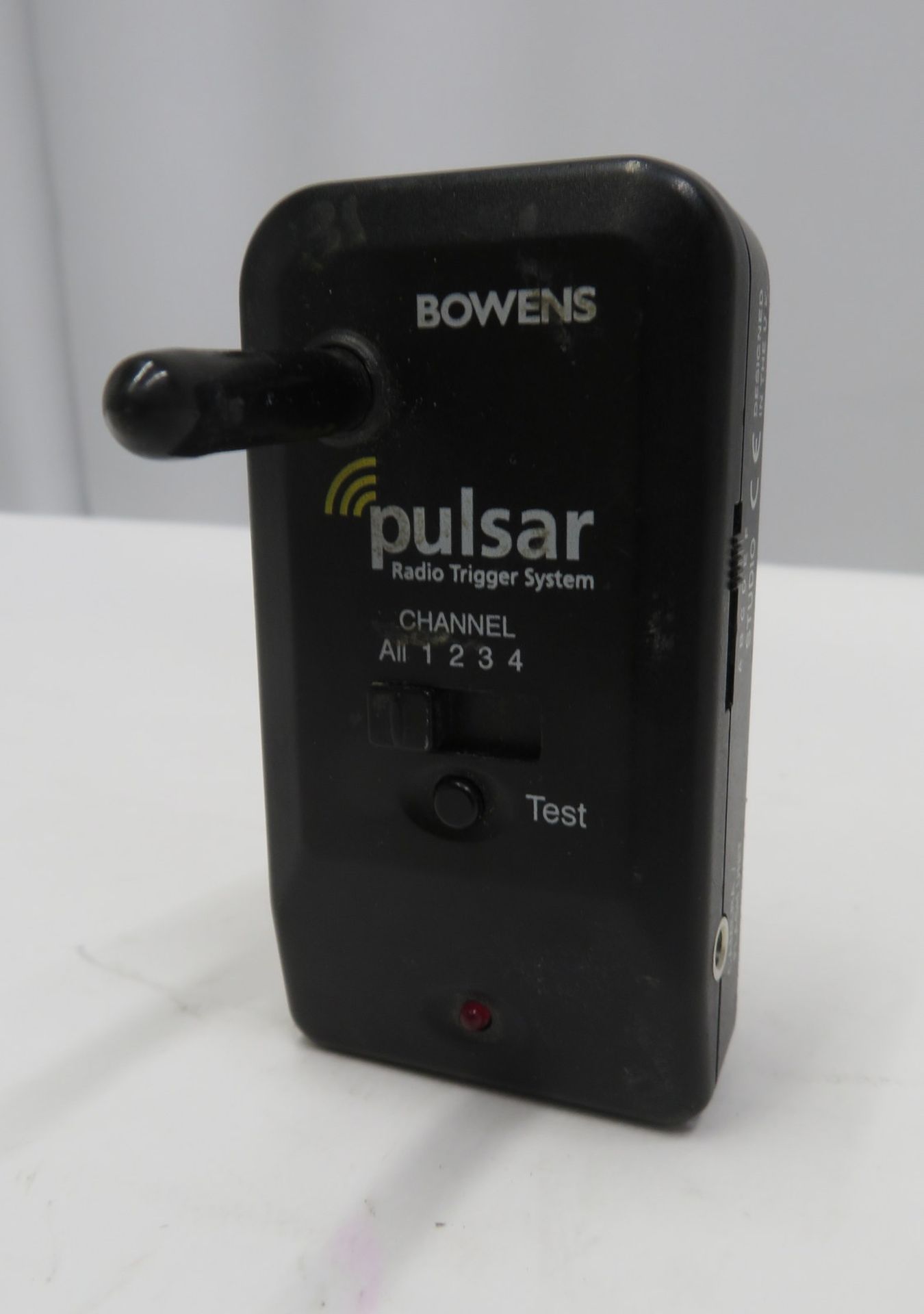 Bowens Pulsar radio trigger system, no battery cover - Image 2 of 3