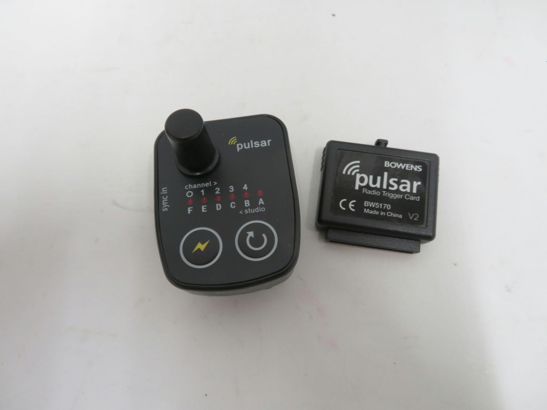 Bowens BW3967 Pulsar tx/rx radio trigger set in box - Image 3 of 5