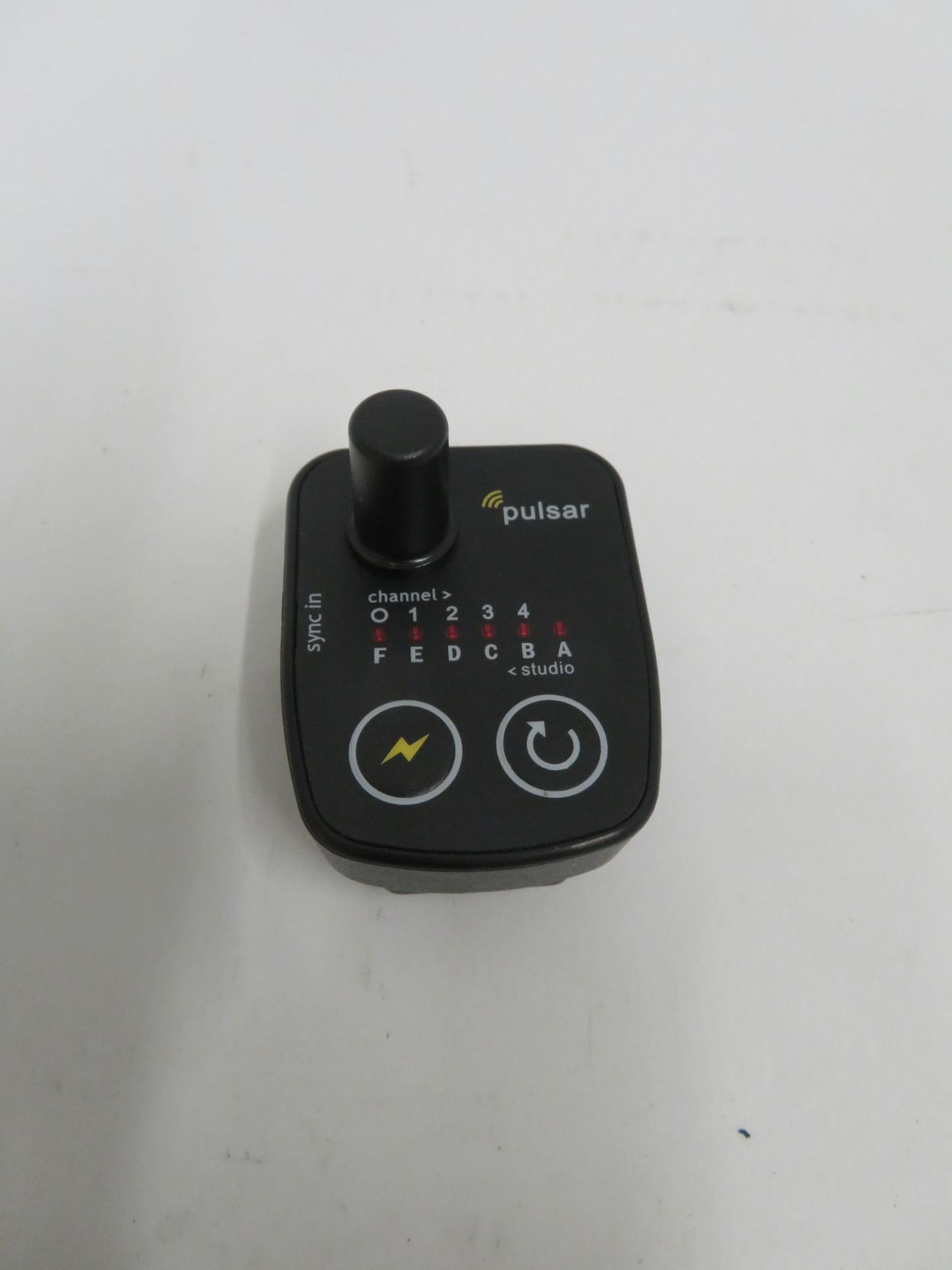 Bowens BW3967 Pulsar tx/rx radio trigger set in box - Image 3 of 5