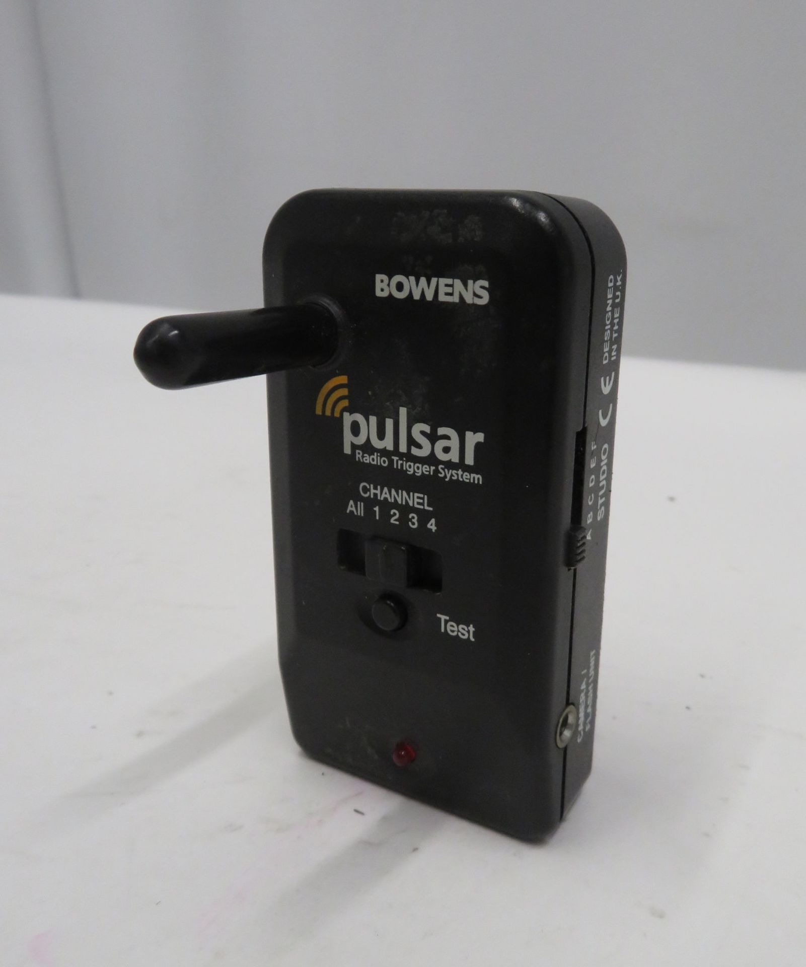 Bowens Pulsar radio trigger system, no battery cover - Image 2 of 3
