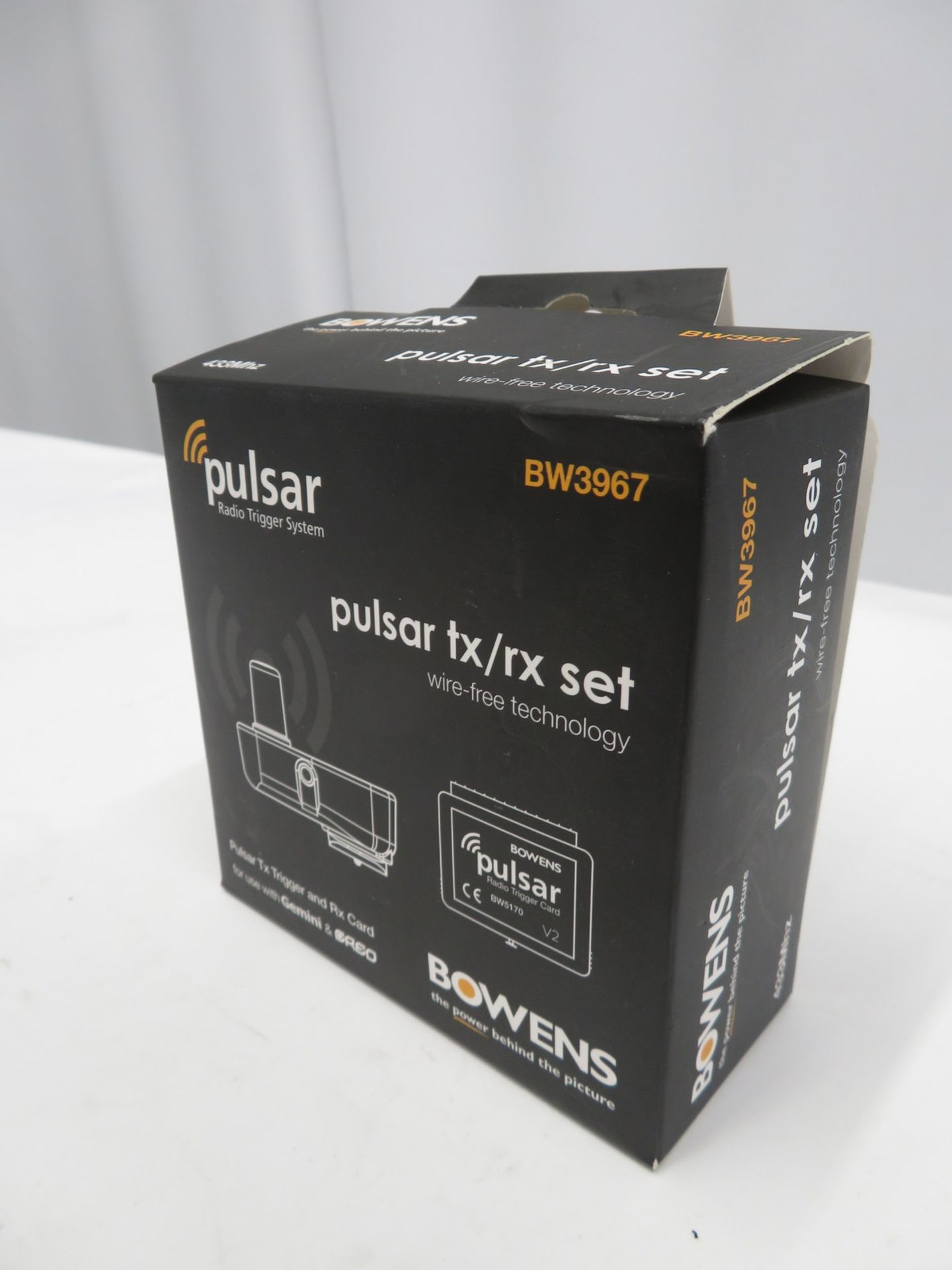 Bowens BW3967 Pulsar tx/rx radio trigger set in box - Image 2 of 5