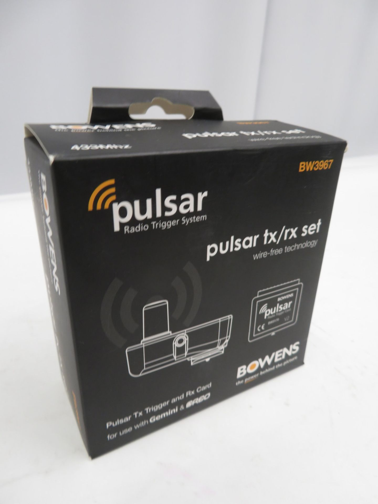 Bowens BW3967 Pulsar tx/rx radio trigger set in box - Image 2 of 5