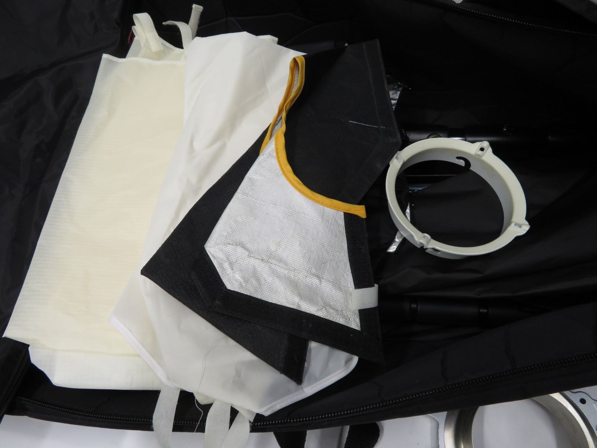 Various accessories in carry bag (see description) - Image 15 of 17