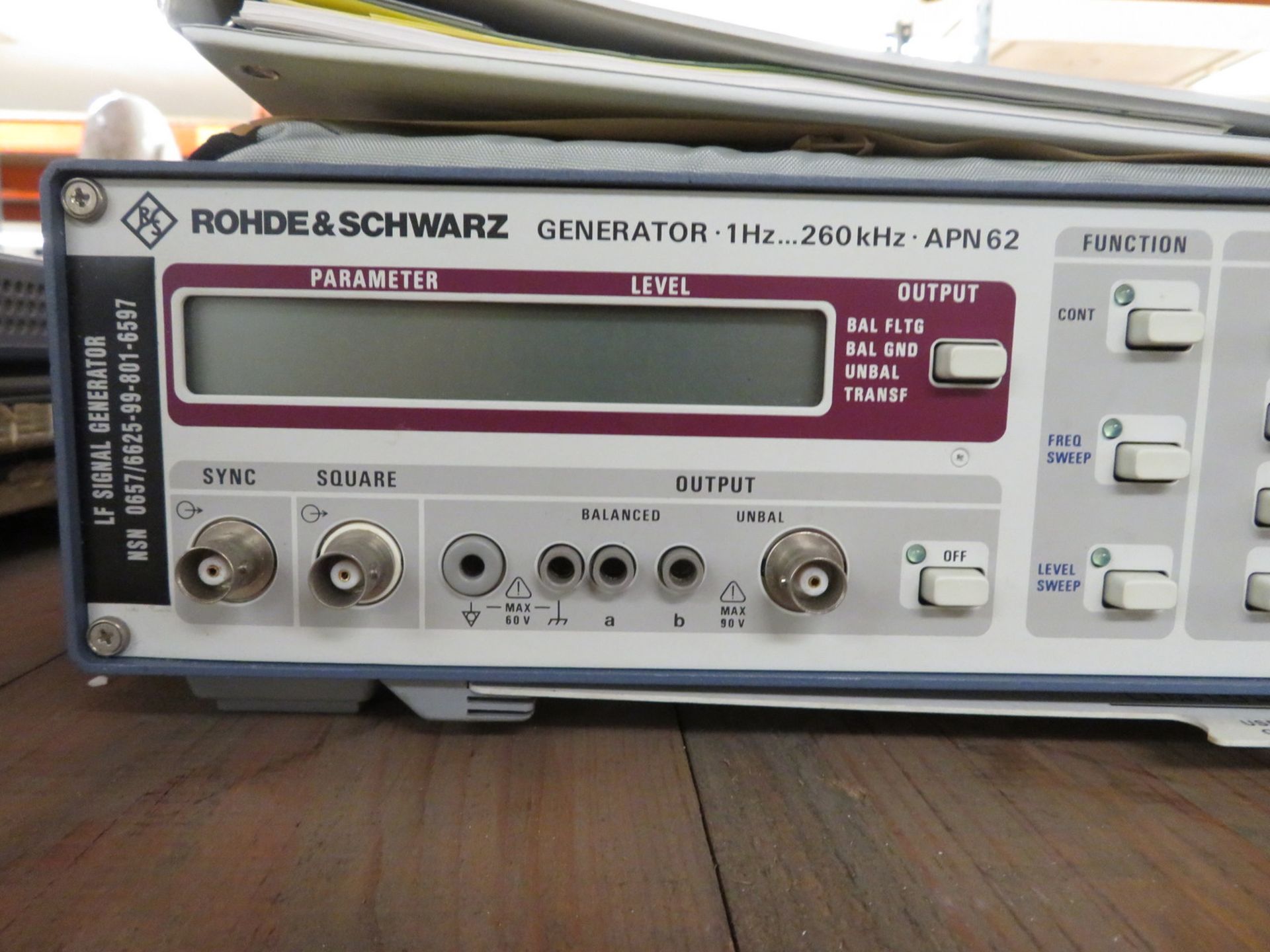 Rohde & Schwarz Generator 1Hzâ€¦ 260kHz - APN64 - Image 2 of 4