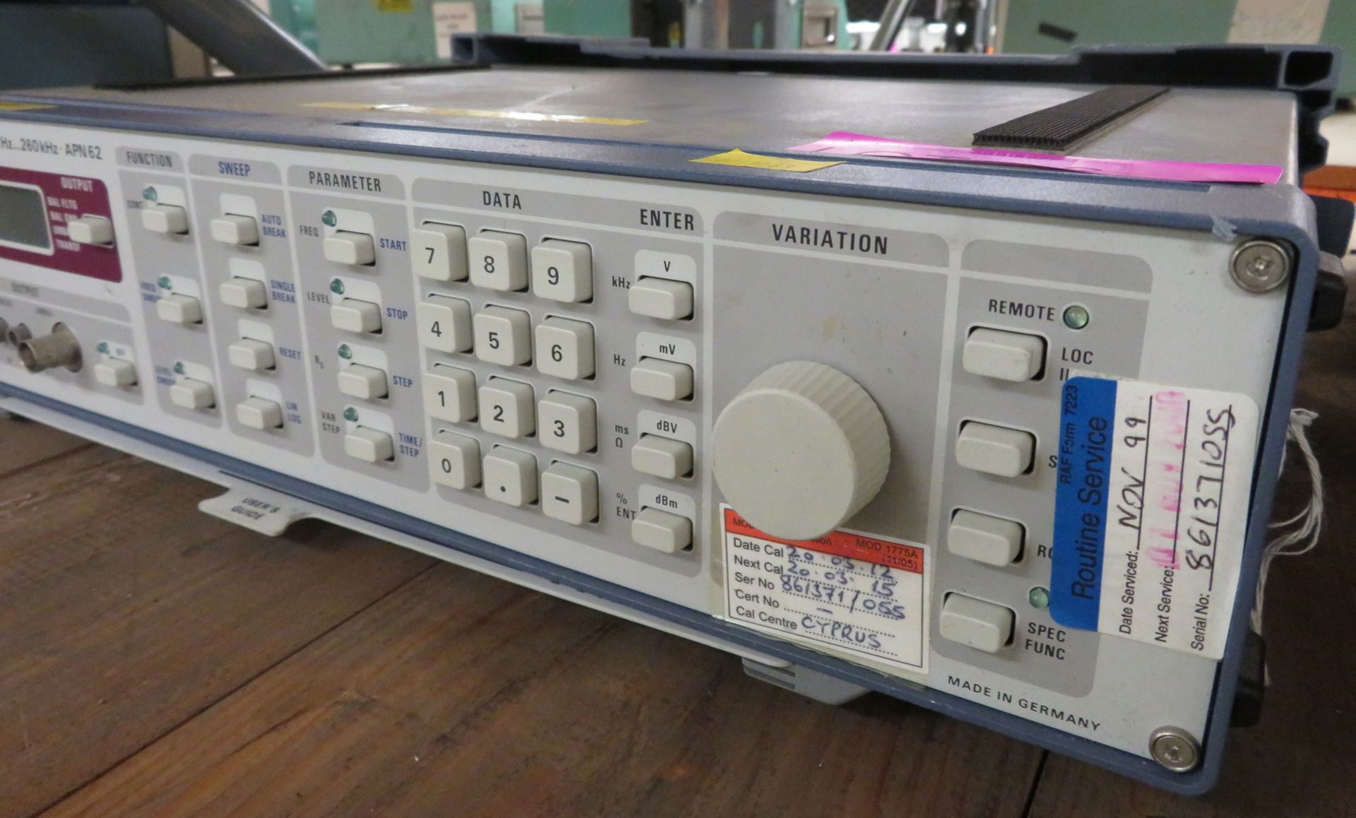 Rohde & Schwarz Generator 1Hzâ€¦ 260kHz - APN62 - Image 3 of 3