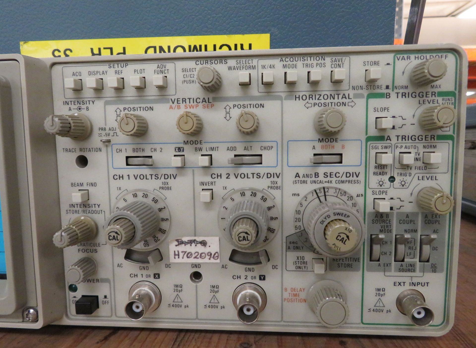 Tektronix 2232 100MHz digital storage oscilloscope - Image 3 of 4