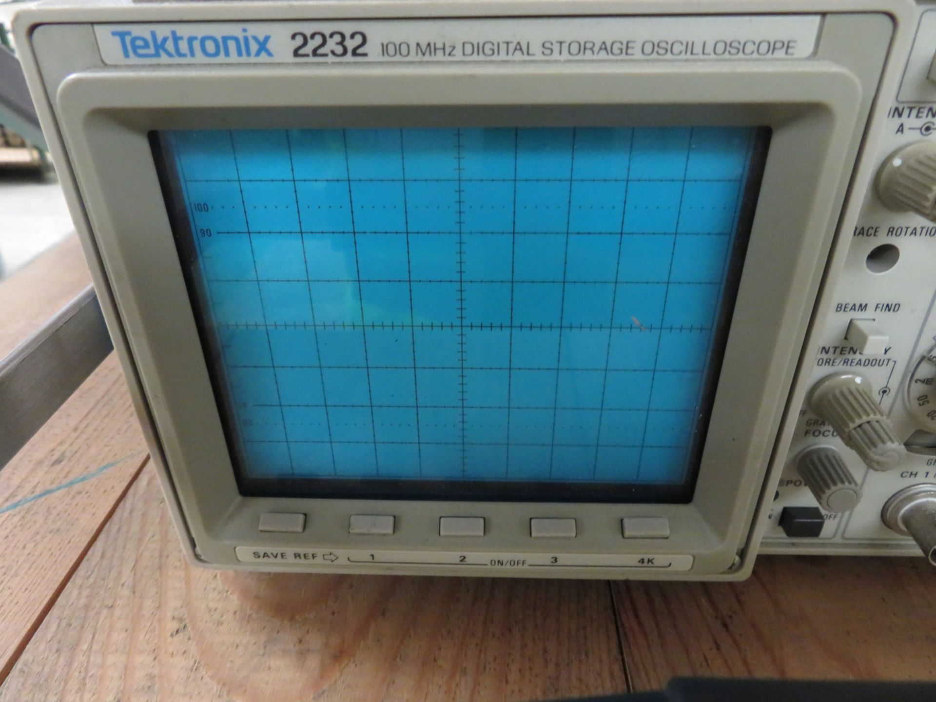 Tektronix 2232 100MHz digital storage oscilloscope - Image 2 of 4