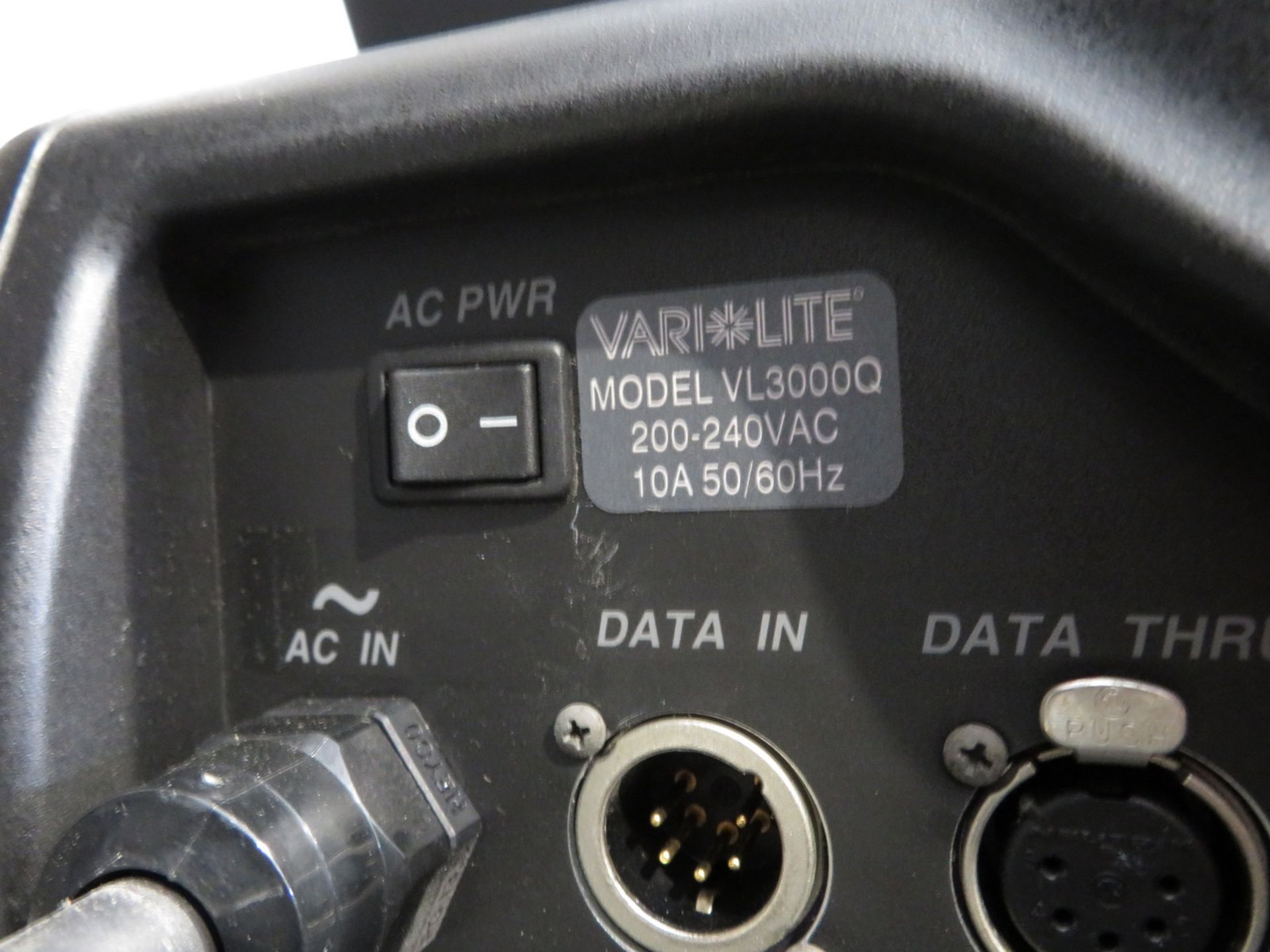 Varilite VL3000 Wash in flightcase. Includes hanging clamps and safety bonds. Powers up bu - Image 7 of 9