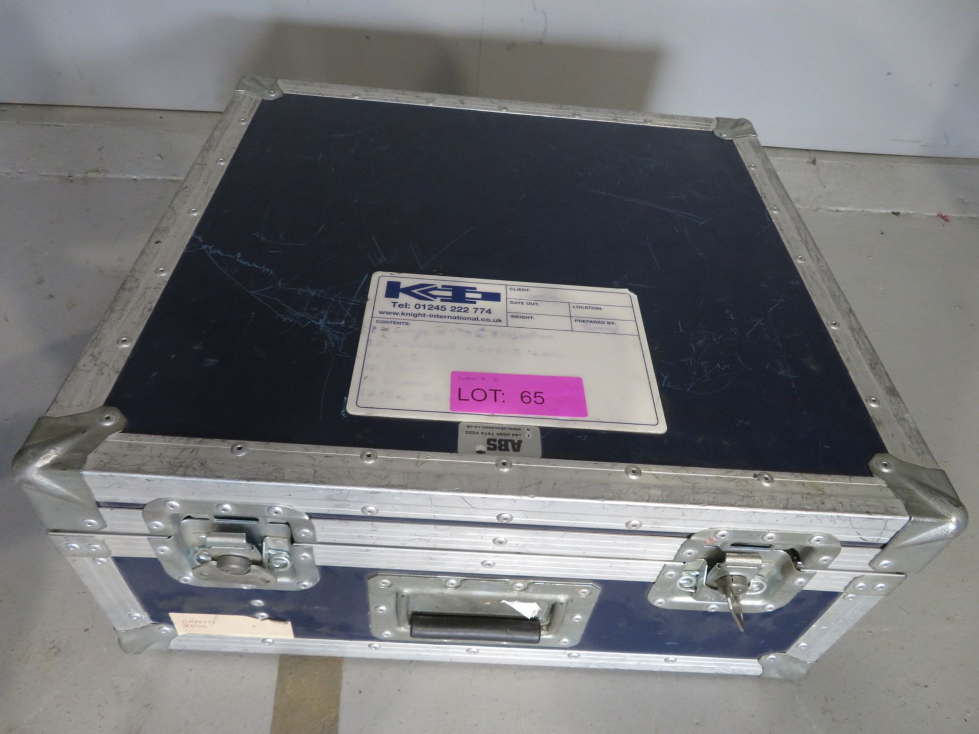 Sanyo XT25 Projector including lens in flightcase. Includes remote. Working condition. - Image 9 of 9