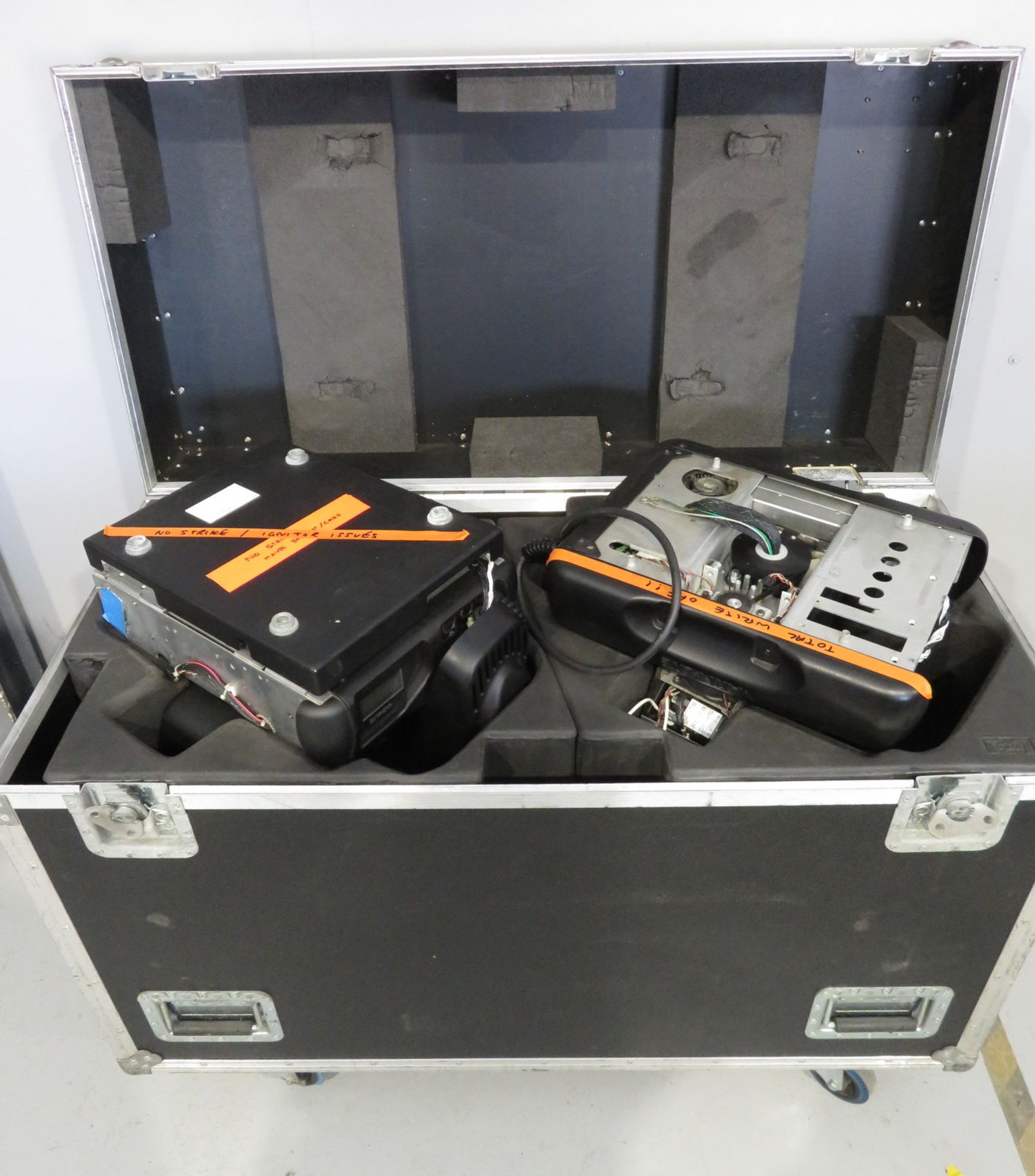 Pair of Varilite VL3000 Wash in flightcase. Includes hanging clamps and safety bonds. As s - Image 8 of 10