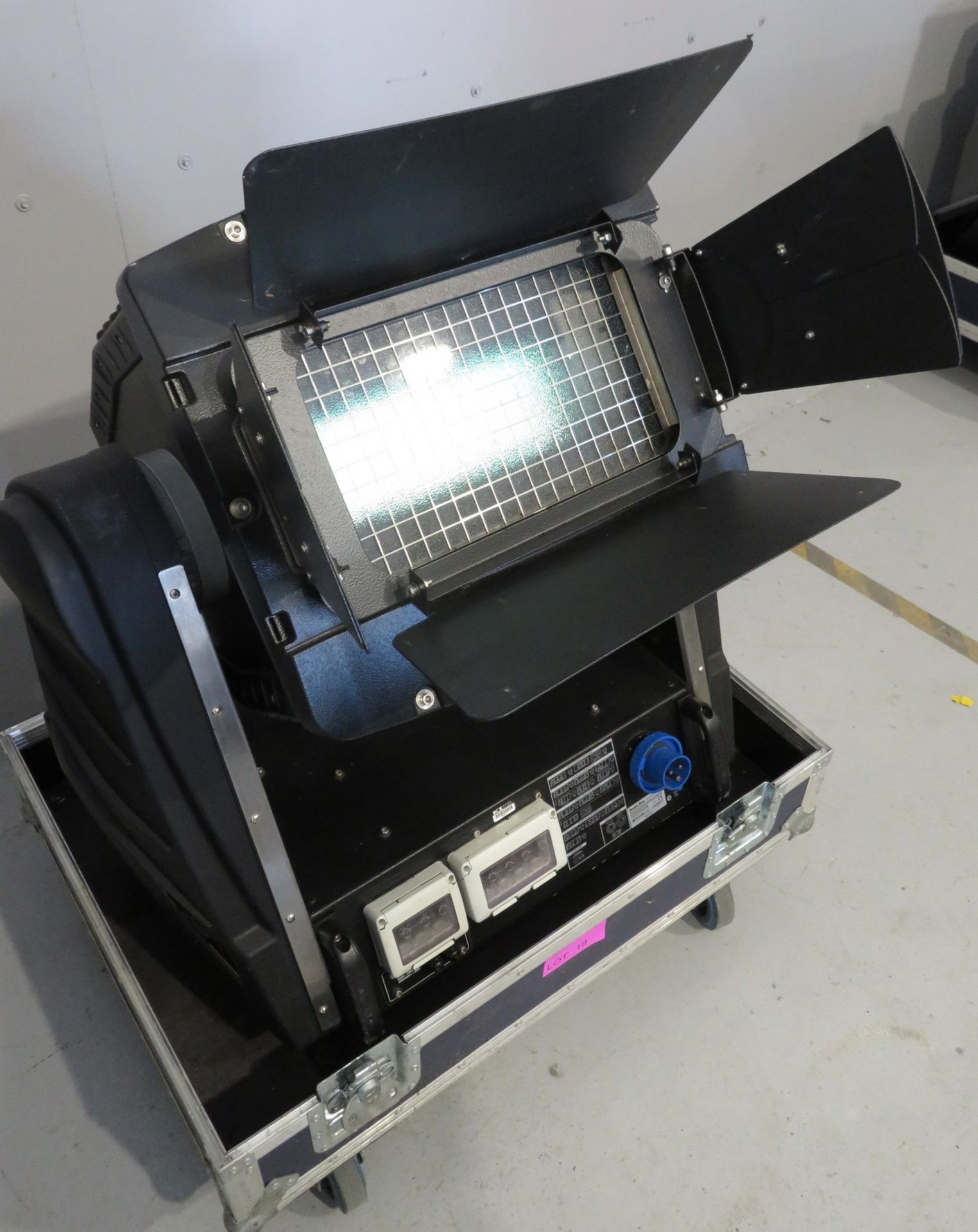 Studio Due City Colour 2500 Wash in flightcase. Working condition. Hours: 1279. - Image 2 of 9